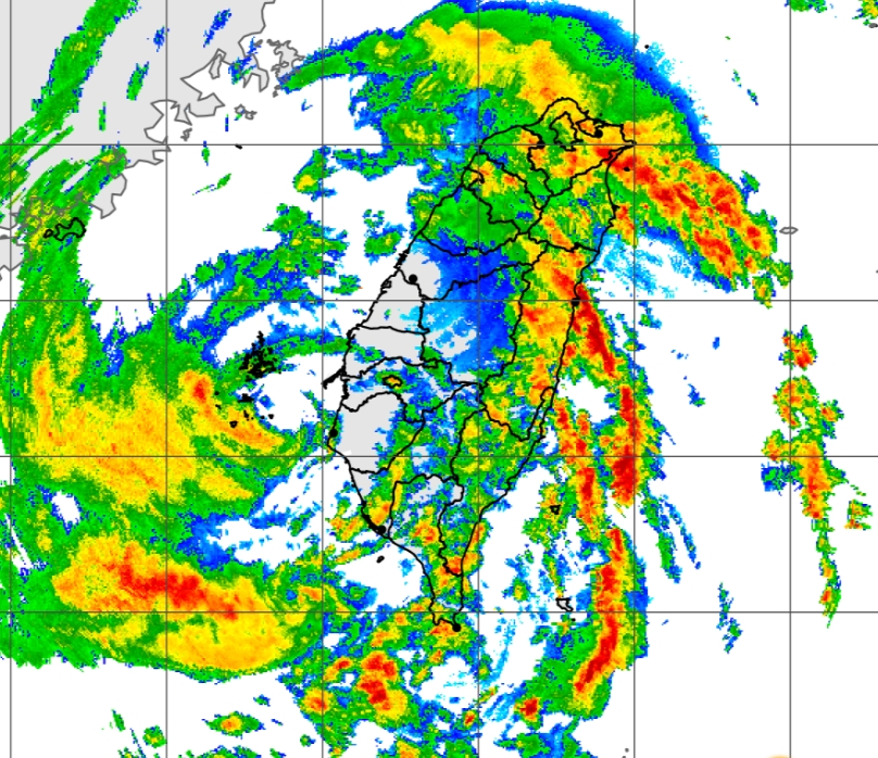 氣象粉專示警，有一條外圍環流正在掃進宜蘭、雙北地區，風雨可能要持續2-3小時。（翻攝自中央氣象局網站）