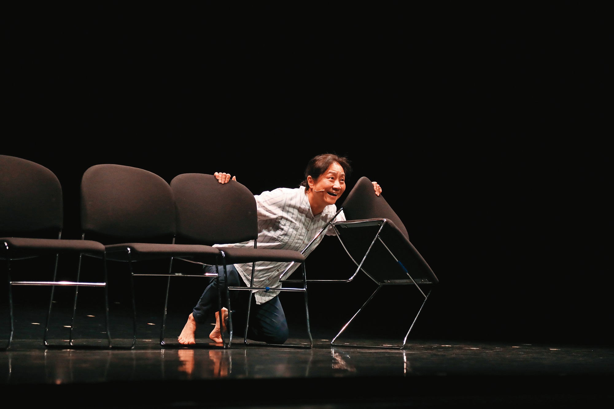 經過歲月洗禮，楊麗音再度演繹自己的人生故事，流露出不同內斂情緒。（陳有德提供）