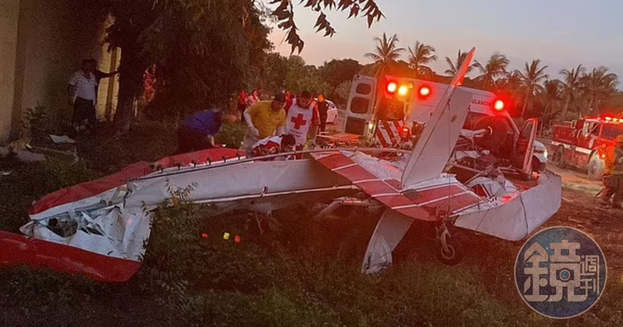 警消發現墜機殘骸,機師安格爾不幸身亡。(翻自《每日郵報》)