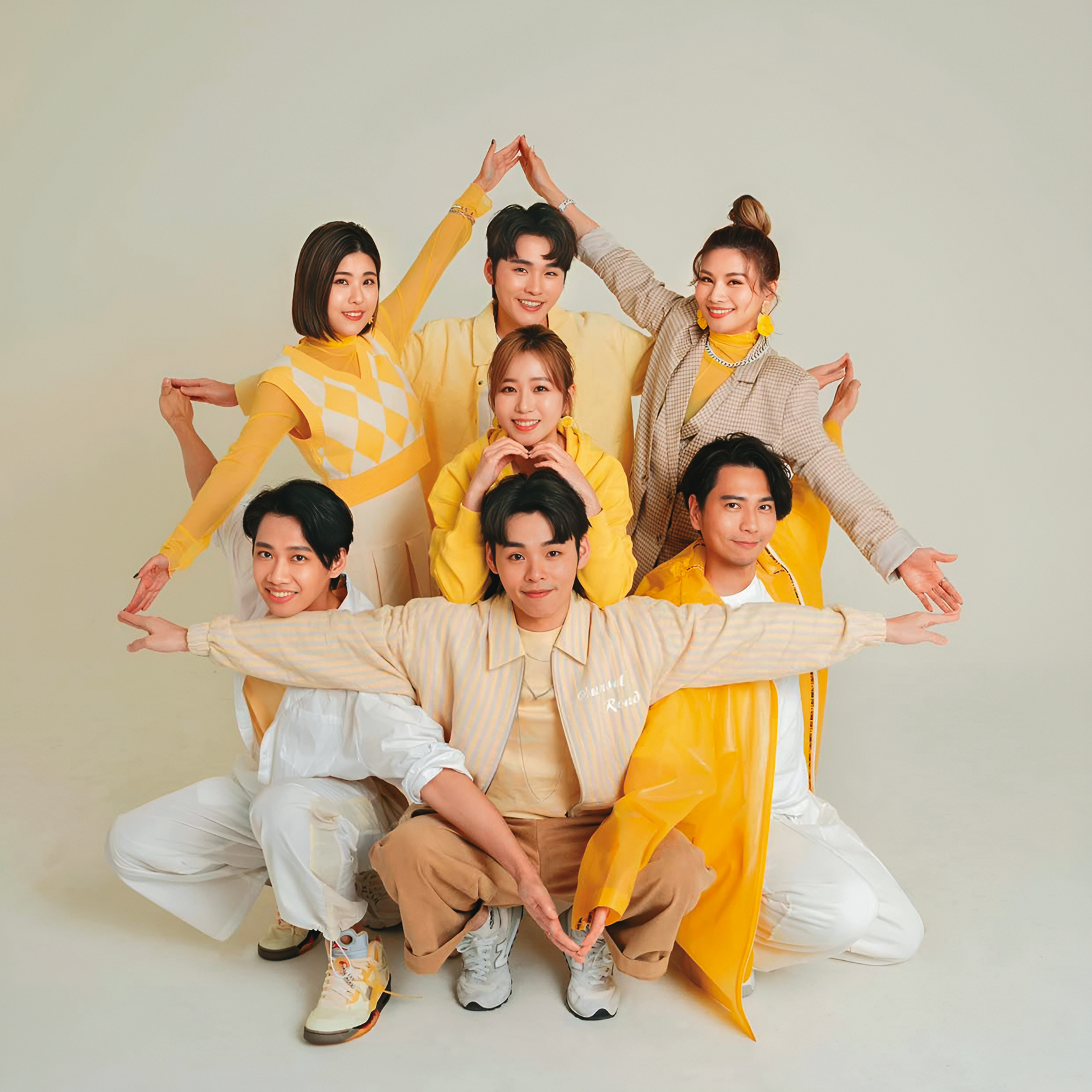 這群人成軍13年，坐擁300萬訂閱，是網紅界天團。（翻攝自這群人臉書）