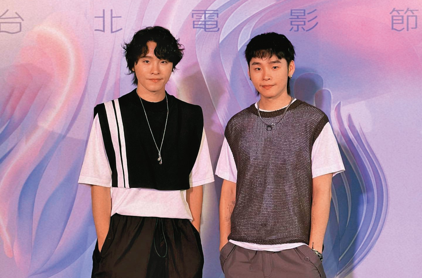 雙胞胎哥哥展榮（左）、弟弟展瑞（右）除了「這群人」外，也以兄弟身分經營頻道、出單曲，但如今展瑞已決心脫離展榮。（翻攝自展瑞IG）