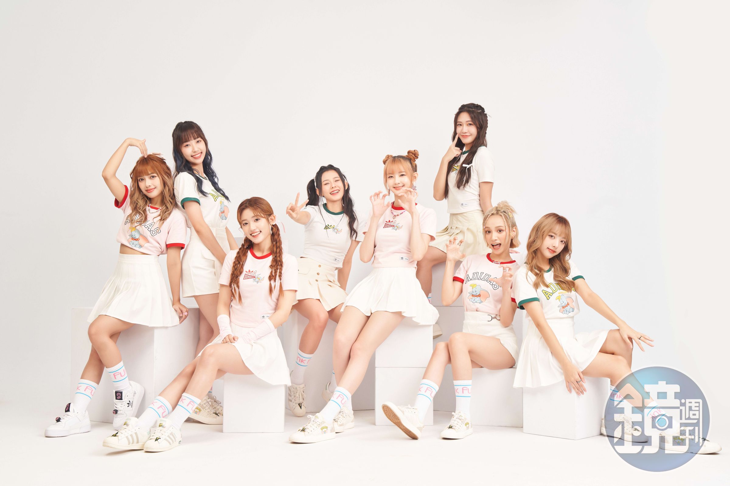 初戀系女團PINK FUN容容、心平、朵莉、聖恩、Nicole、巧瑜、珮含、以芯,重新詮釋〈小乖乖〉。(索尼音樂提供)