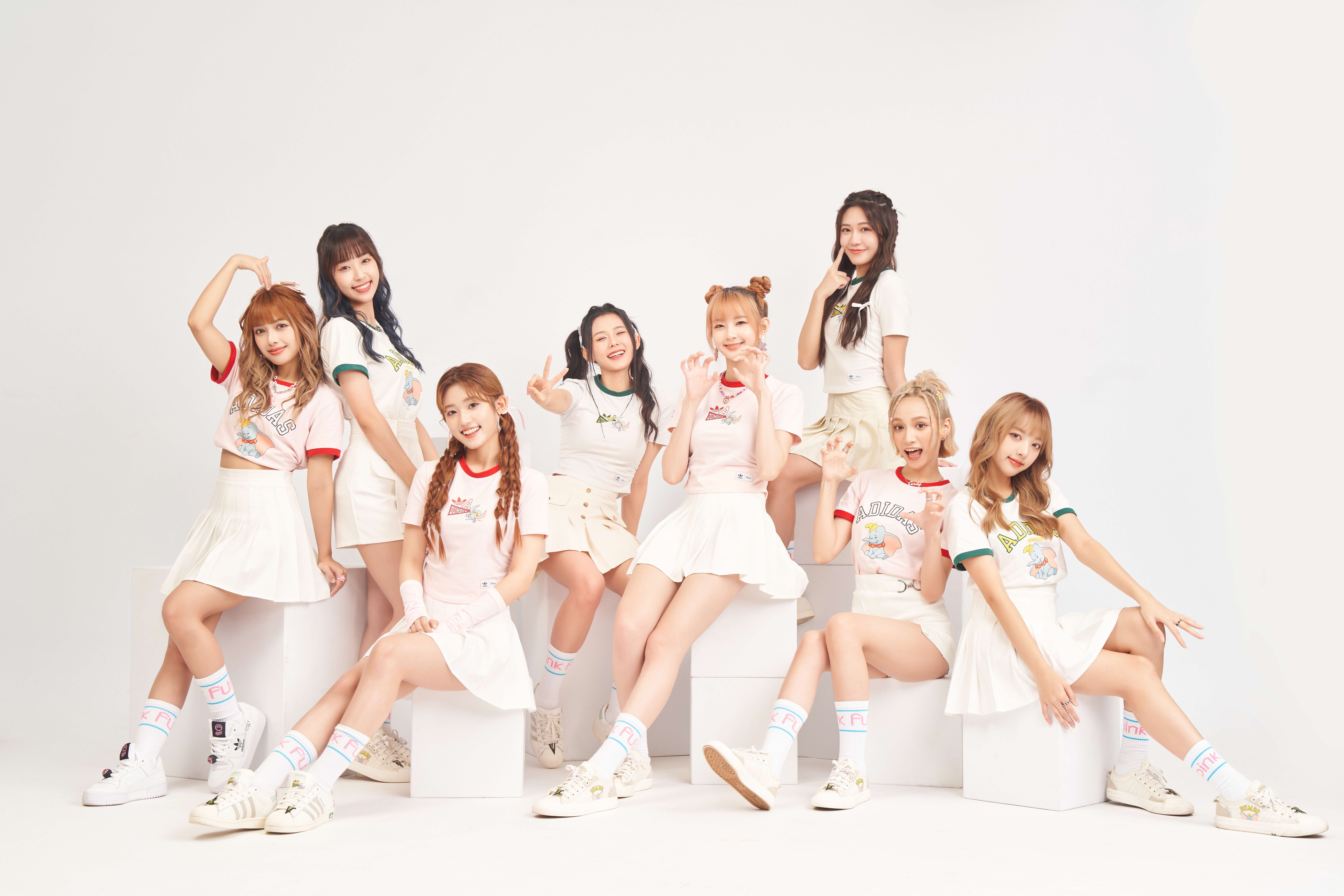 初戀系女團PINK FUN容容、心平、朵莉、聖恩、Nicole、巧瑜、珮含、以芯，重新詮釋〈小乖乖〉。（索尼音樂提供）