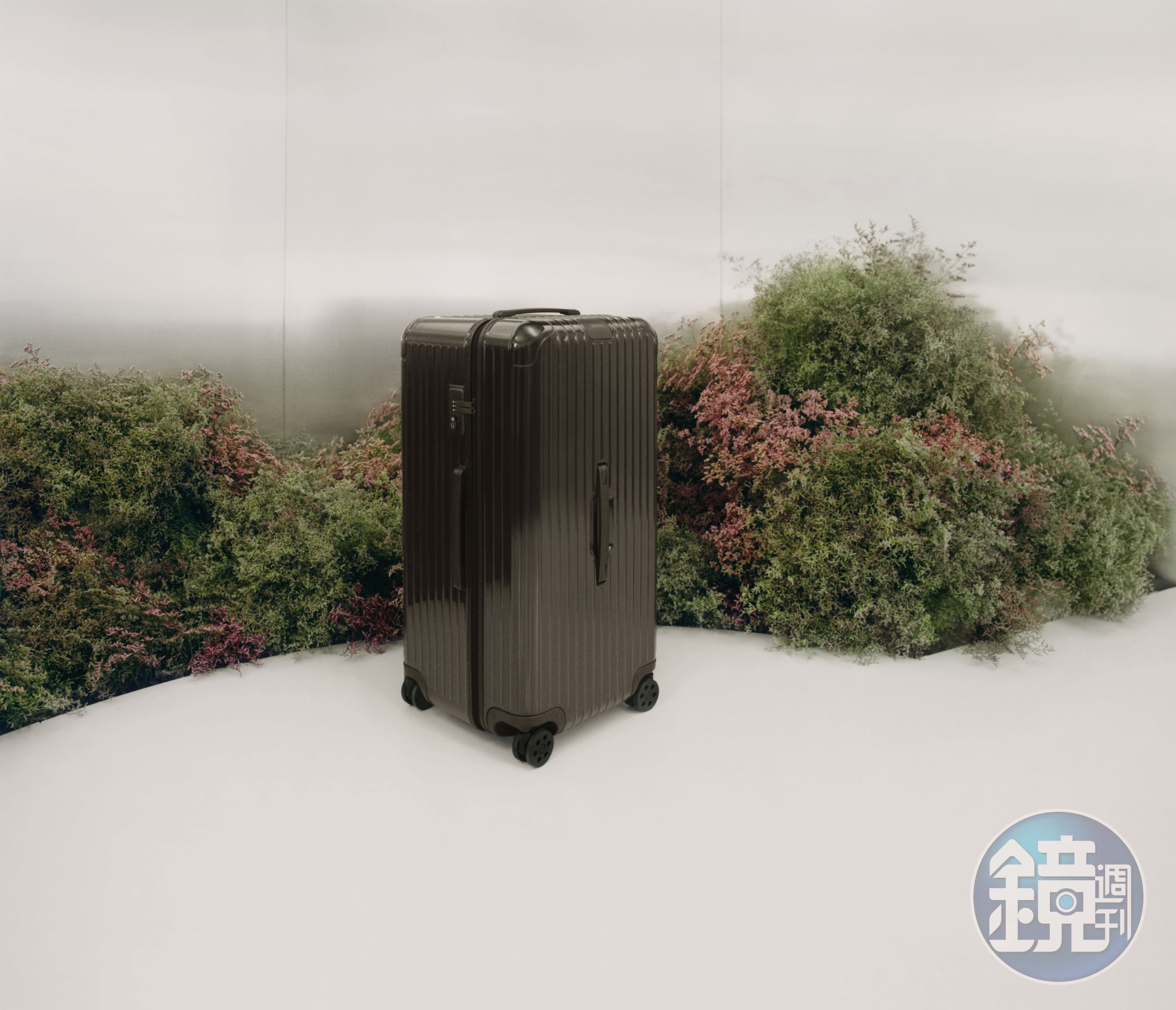Essential Trunk Plus Cedar雪松木行李箱。NT$48,400(美之心提供)