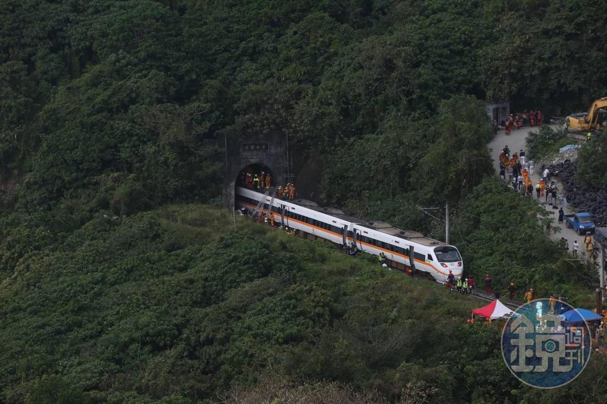 事隔2年多，太魯閣事故車廂發現往生者遺骸、遺物；檢調今再度出動人員搜索。（本刊資料照）