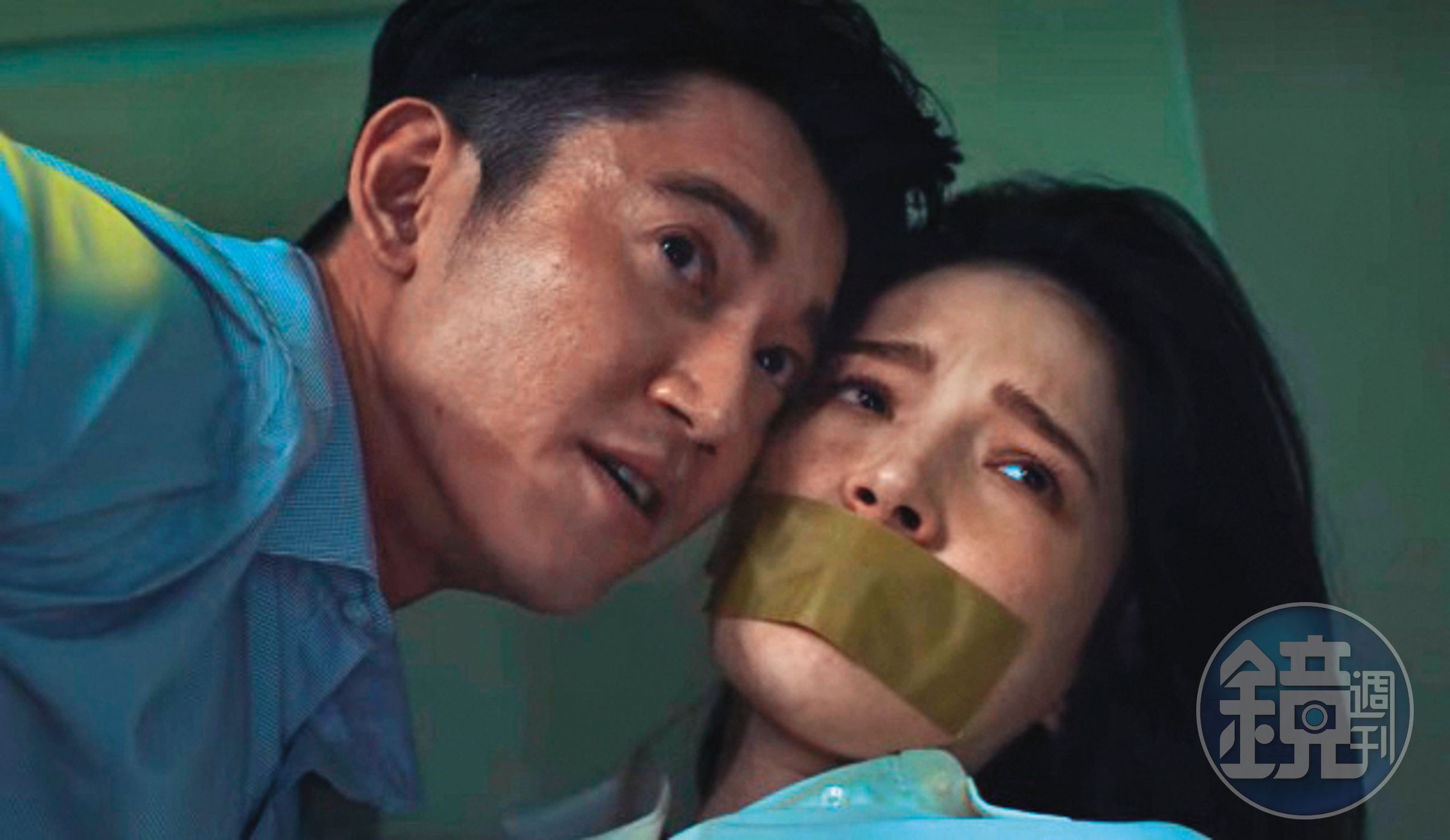 吳慷仁(左)在劇中霸王硬上弓強暴許瑋甯(右),拍攝過程相當寫實。(Netflix提供)