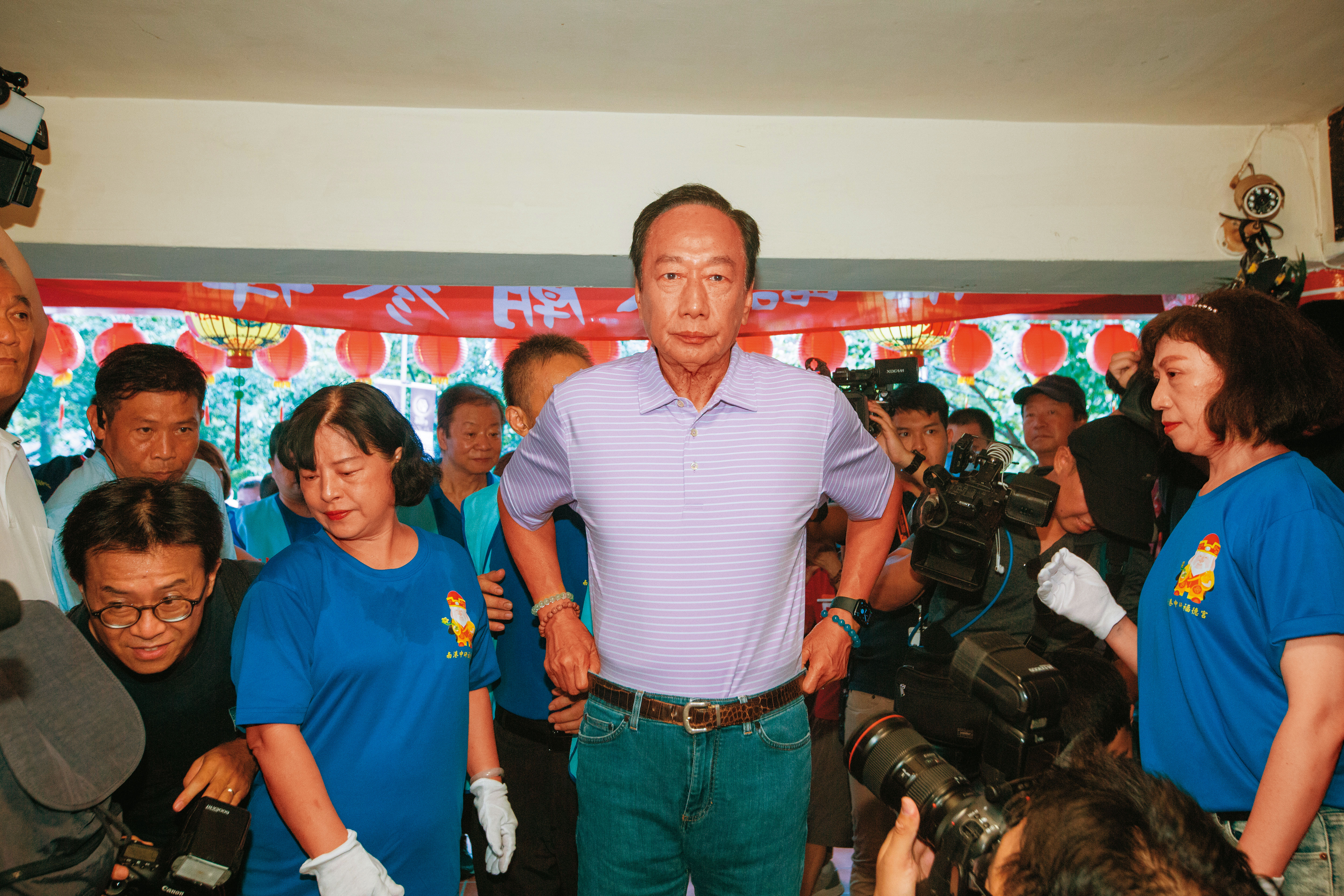 郭台銘宣布參選總統之後，立刻遭遇國民黨中央堅壁清野的對待，連署路徑恐被壓縮。