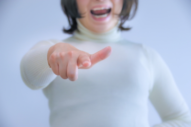 一名人妻為了小孩從母姓跟婆家長輩起口角，幸好老公幫忙跟長輩解釋。（示意圖，photoAC）