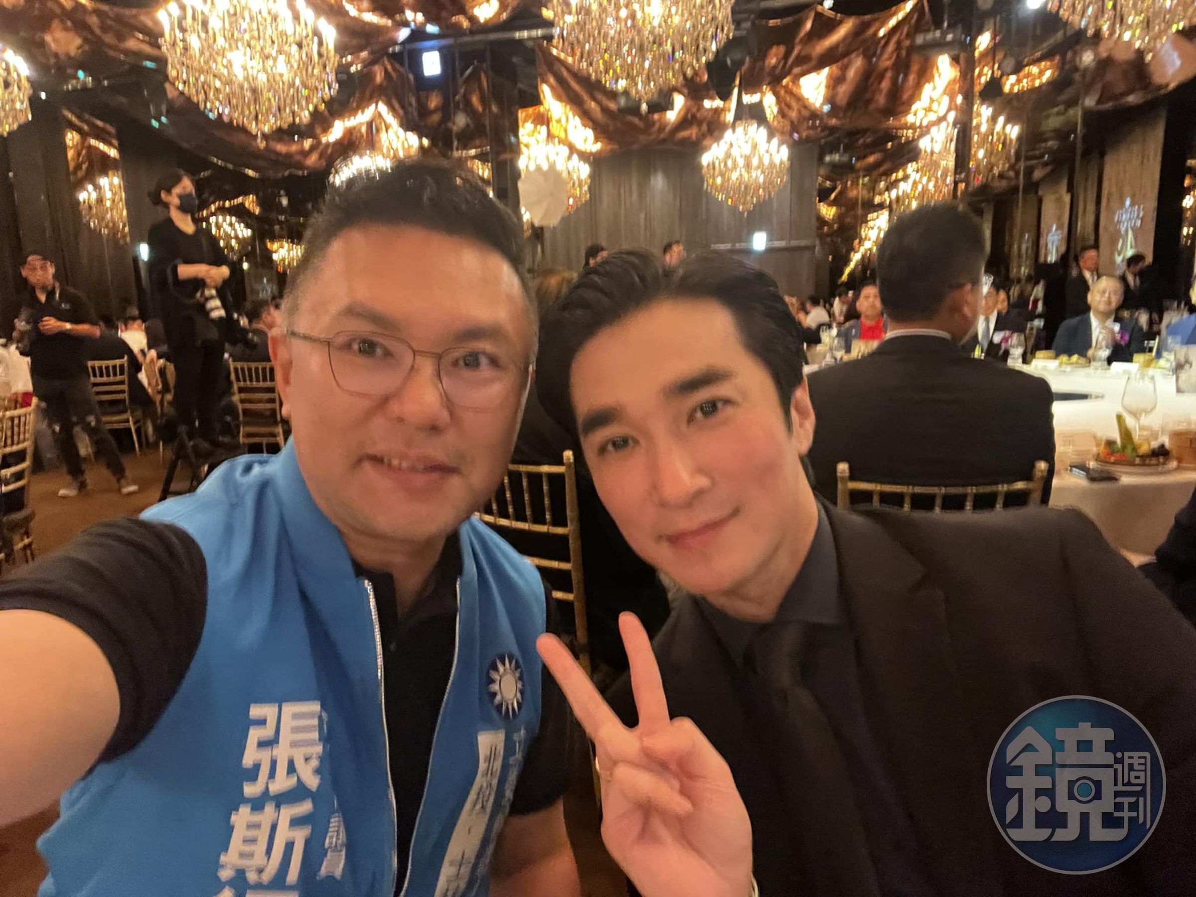台北市議員張斯綱貼出與王又正同框的照片。(翻攝自張斯綱臉書)