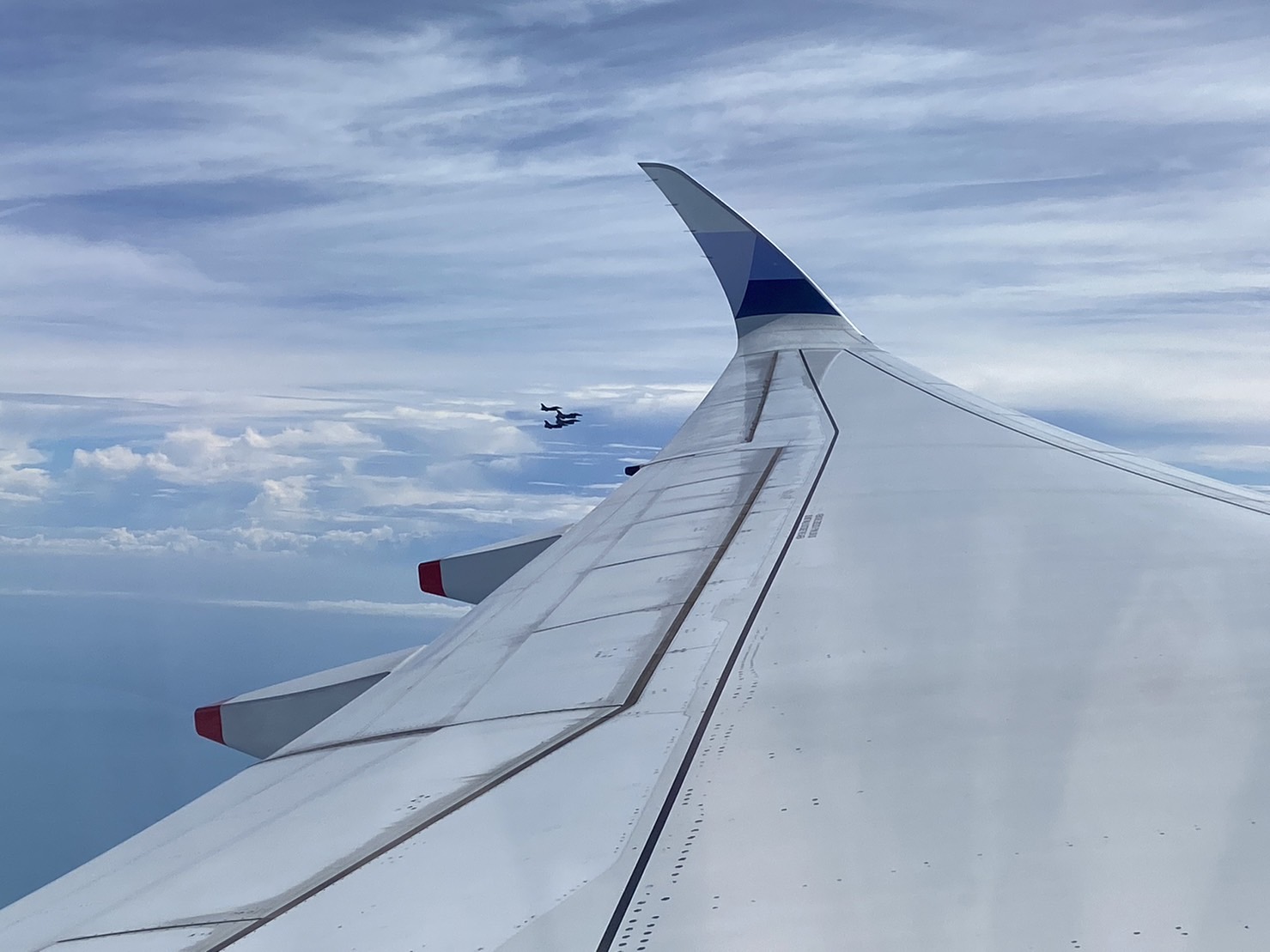 F16循例為總統出訪專機伴飛。