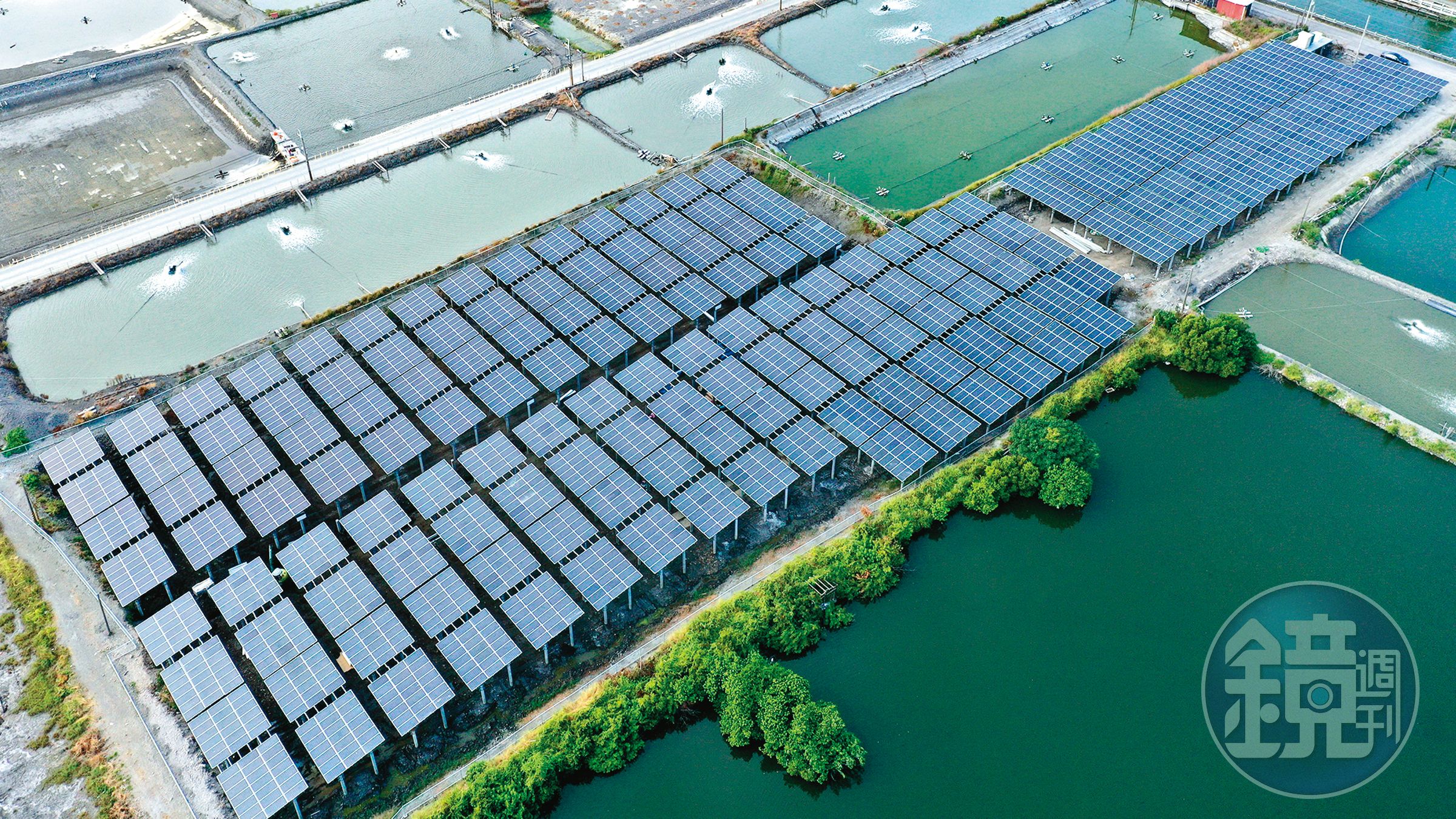 寶晶在不利耕作的地層下陷區首創大規模地面型太陽能光電案場,今年預計完成180MW併網量。(寶晶提供)