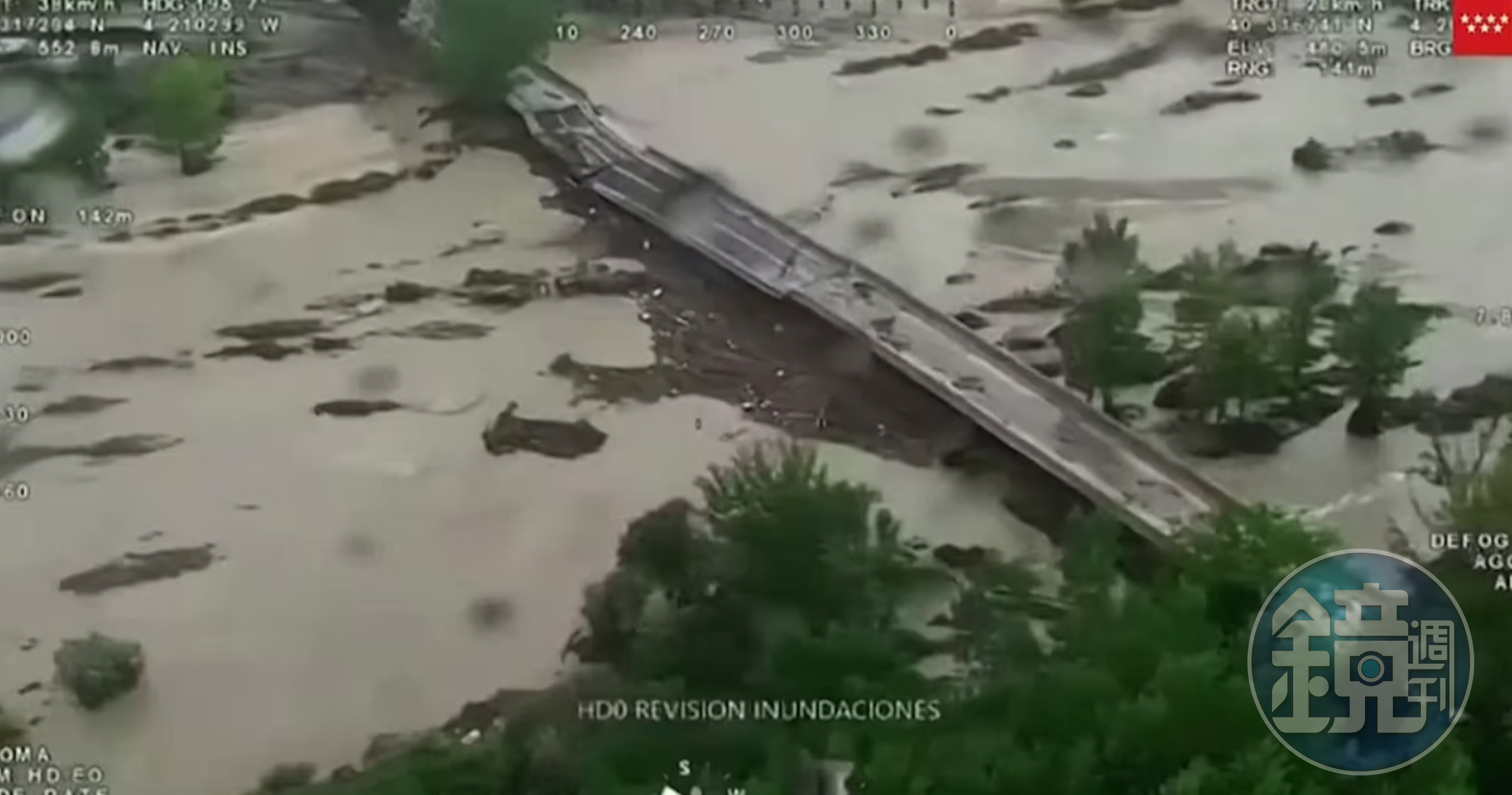 多處道路與橋樑都被沖斷。(翻自《每日郵報》)