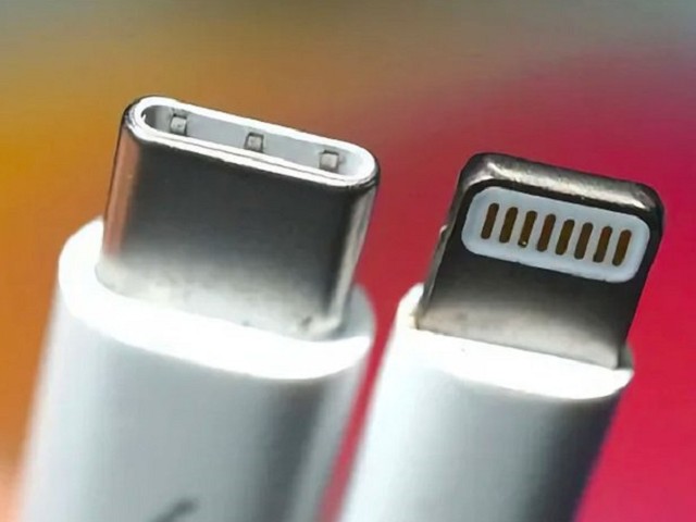 蘋果充電介面將「被統一」！iPhone15有望全面改Type-C，屈服歐盟規範。（翻自BBC X平台）