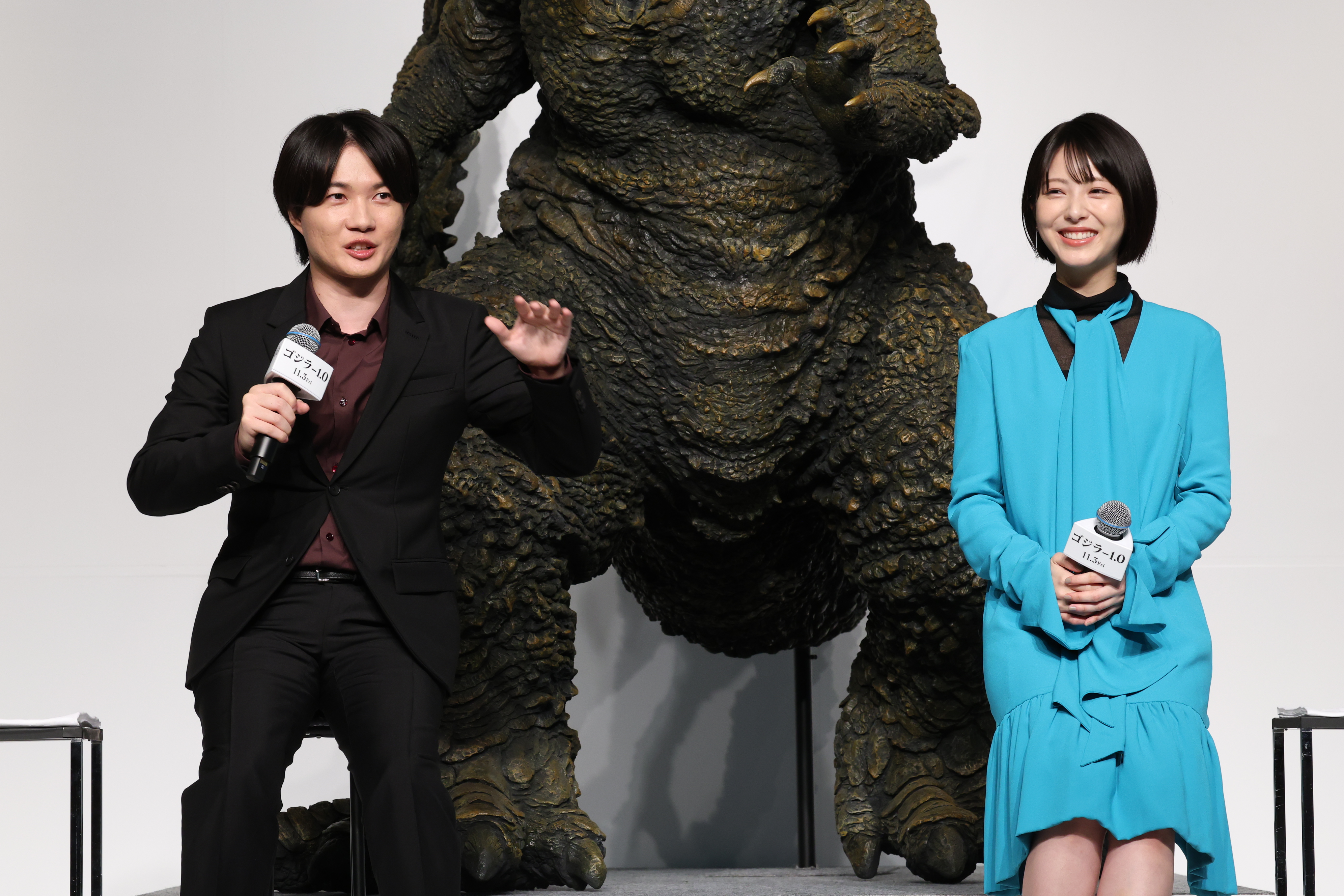 神木隆之介（左）與濱邊美波搭檔演出哥吉拉70週年紀念作品《哥吉拉-1.0》，神木坦言壓力超大。（翻攝自《哥吉拉-1.0》Twitter）