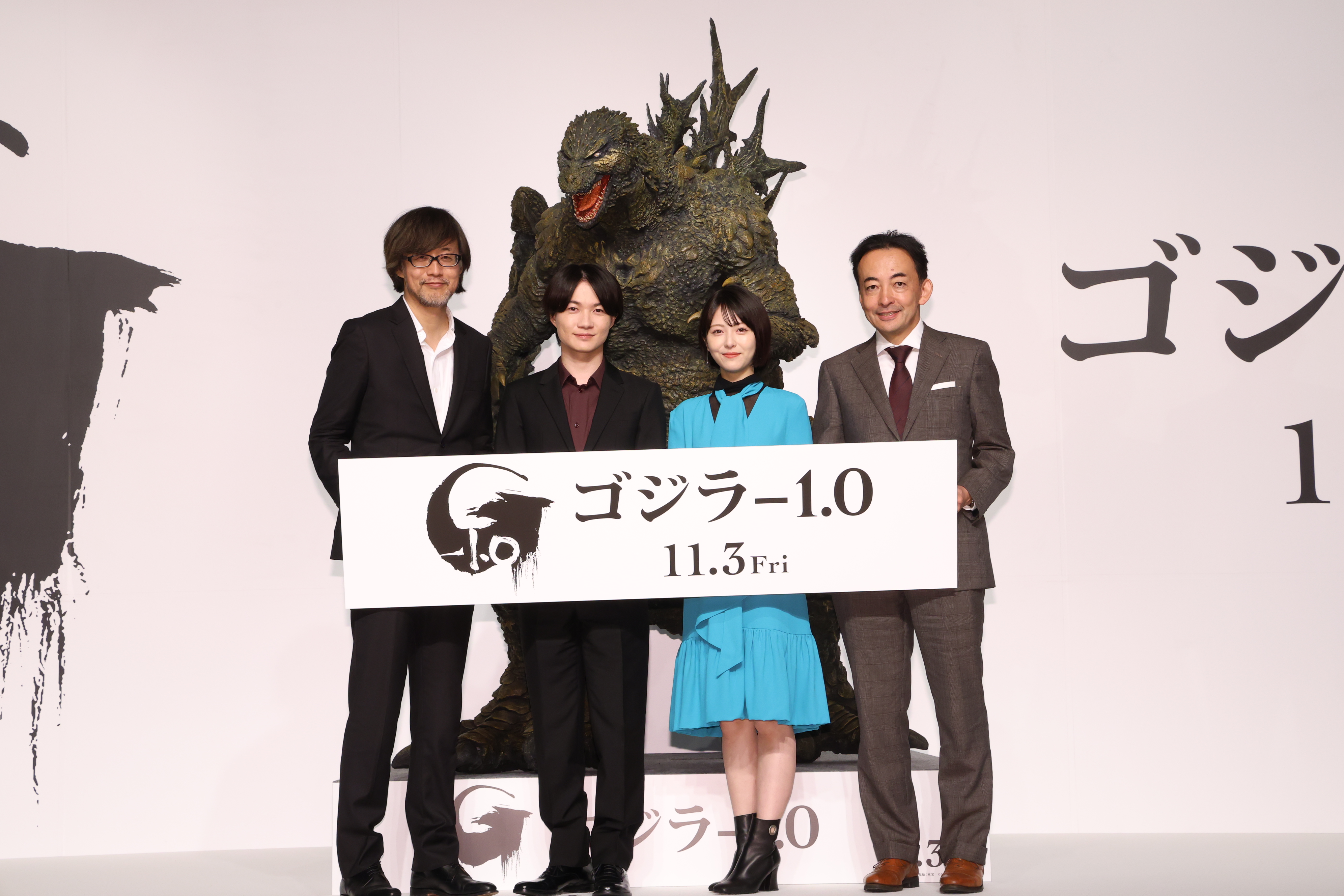 山崎貴導演(左起)神木隆之介、濱邊美波、監製市川南昨出席《哥吉拉-1.0》記者會。(翻攝自《哥吉拉-1.0》Twitter)