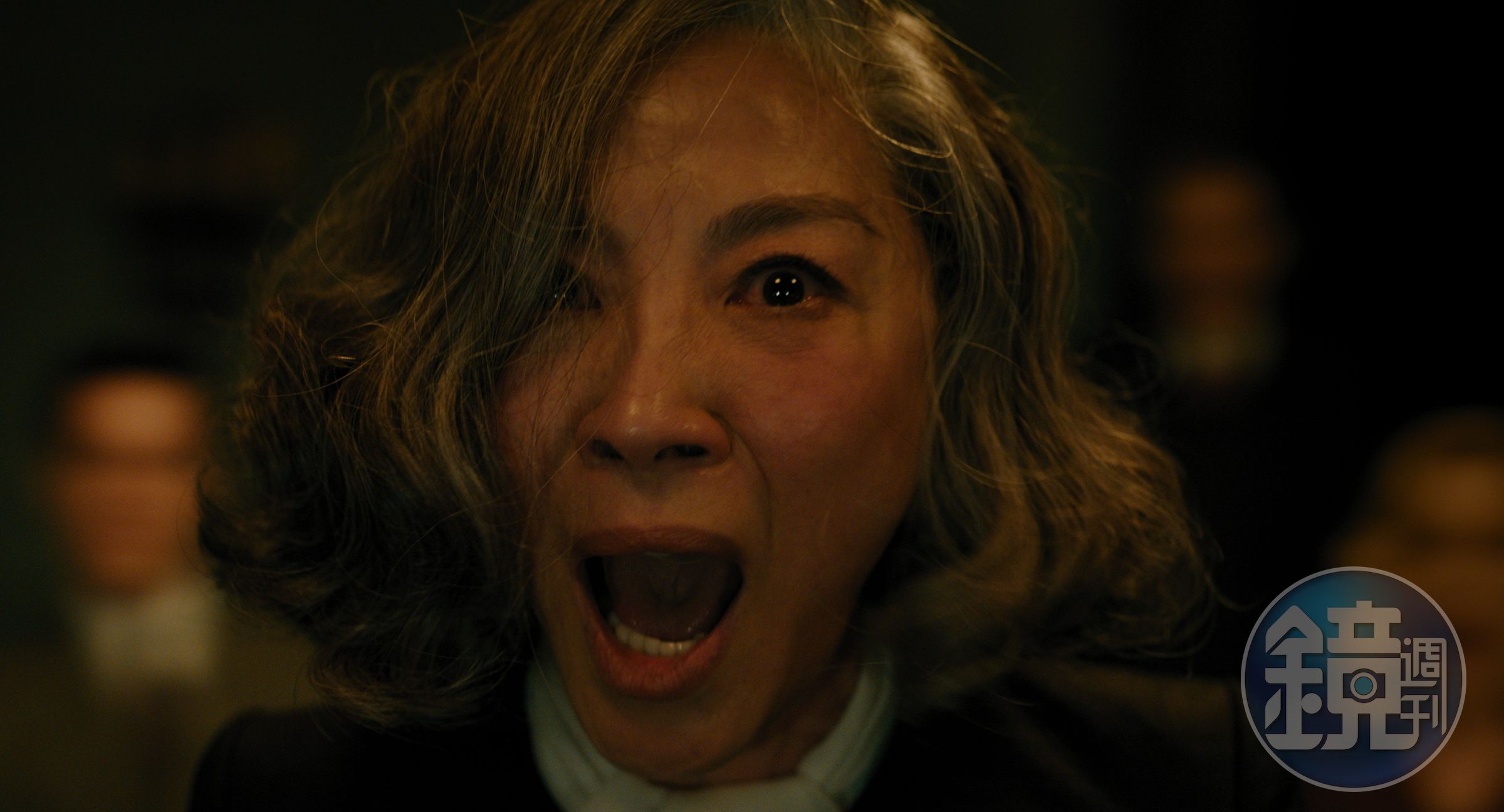 楊紫瓊在《威尼斯魅影謀殺案》扮演靈媒，究竟是在裝神弄果騙人，還是真的有通靈的本領，留給觀眾自己判斷。（20世紀影業提供）