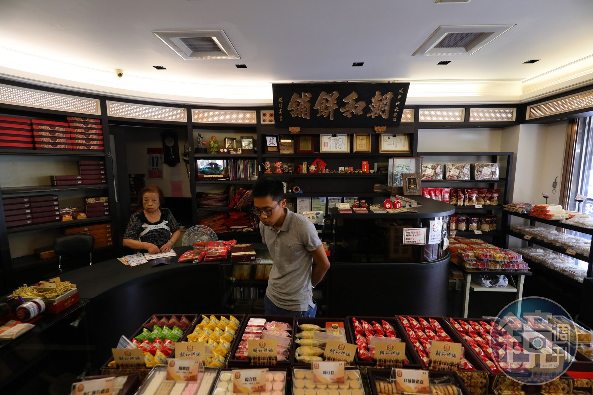 「朝和餅舖」在第三代接手後,將店面重新裝潢,希望吸引更多年輕人到店消費。