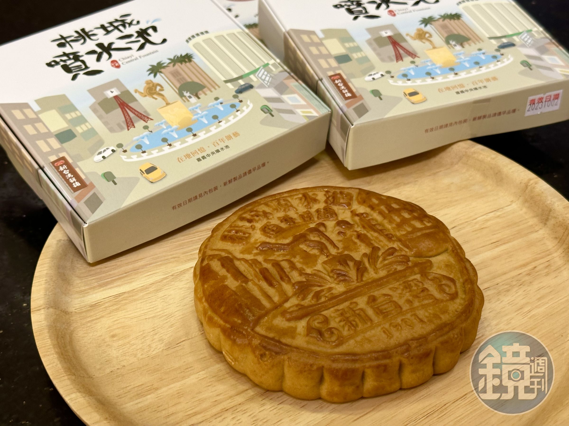 「桃城噴水餅」裡頭包著鳳梨和冬瓜醬煮成的內餡,很有古早味。(160元/個)