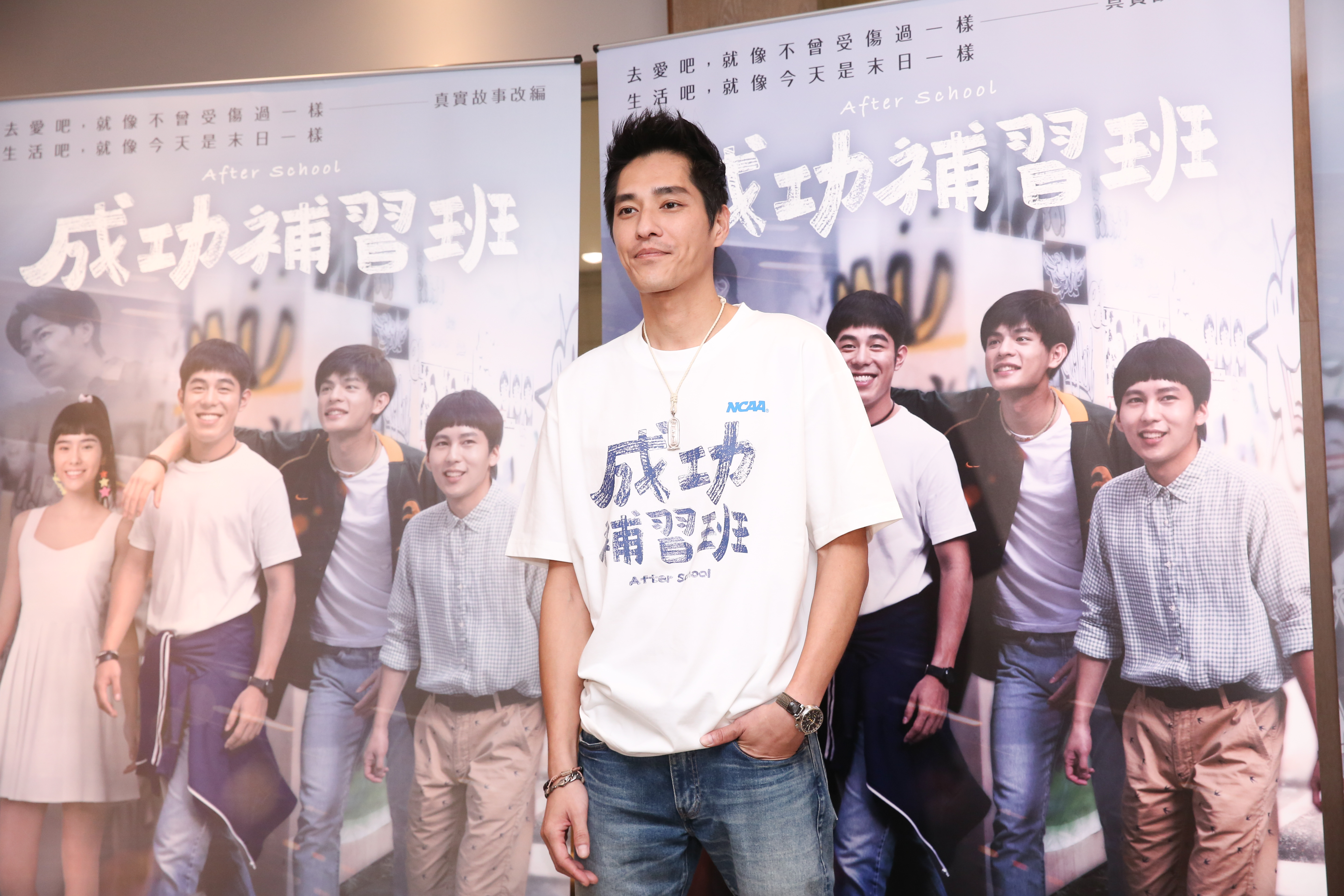 藍正龍二度當導演完成《成功補習班》，感想是「人生就是挑難的走，完成夢想就是需要很多人幫助跟考驗。」