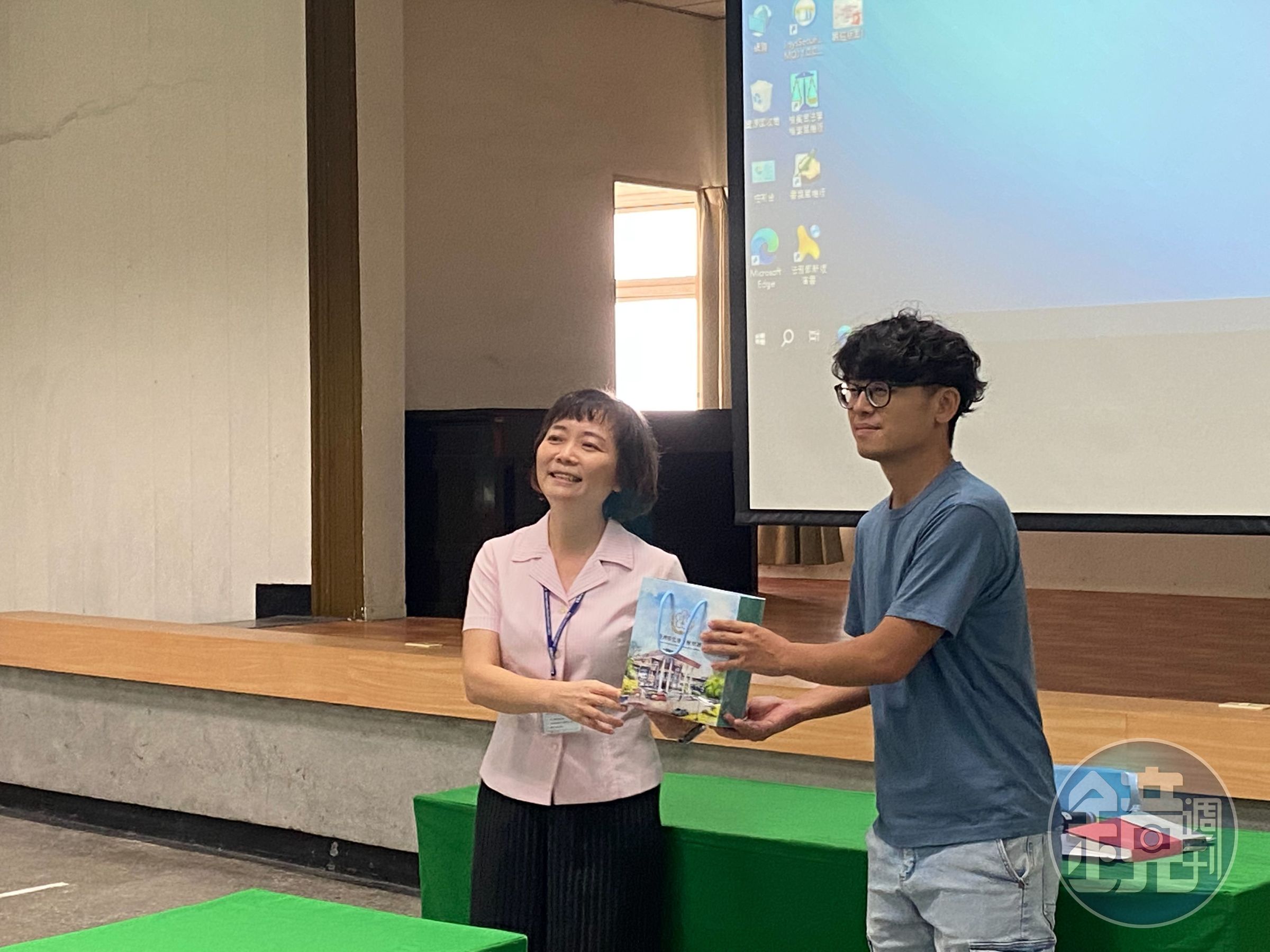 彰化地檢署檢察長張曉雯感謝《八尺門的辯護人》導演唐福睿從他擔任律師及拍攝人權電影的角度來探討權勢性侵害案件中被害人的心理轉折，迴響熱烈。（彰化地檢署提供）