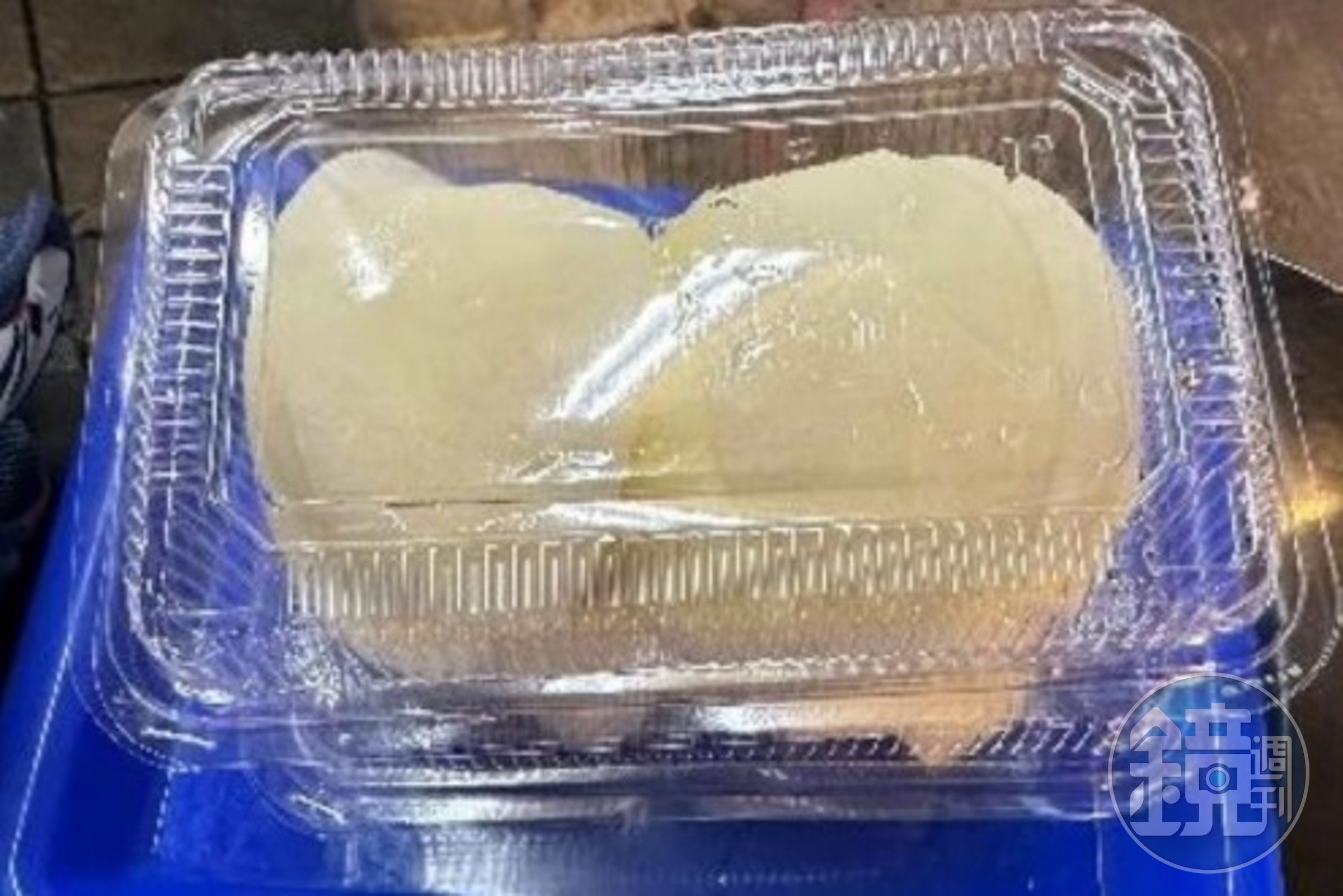 艋舺夜市男哥現削水果的水梨,檢出不得添加的甜味劑糖精。(北市衛生局提供)