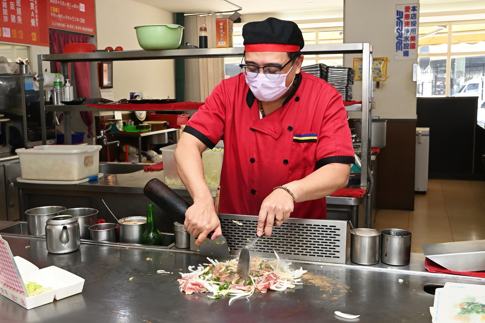 大埔鐵板燒埔心店宣布今天中午後，無限量供應愛心餐給需要的鄉親。（翻攝自大埔鐵板燒埔心店臉書）