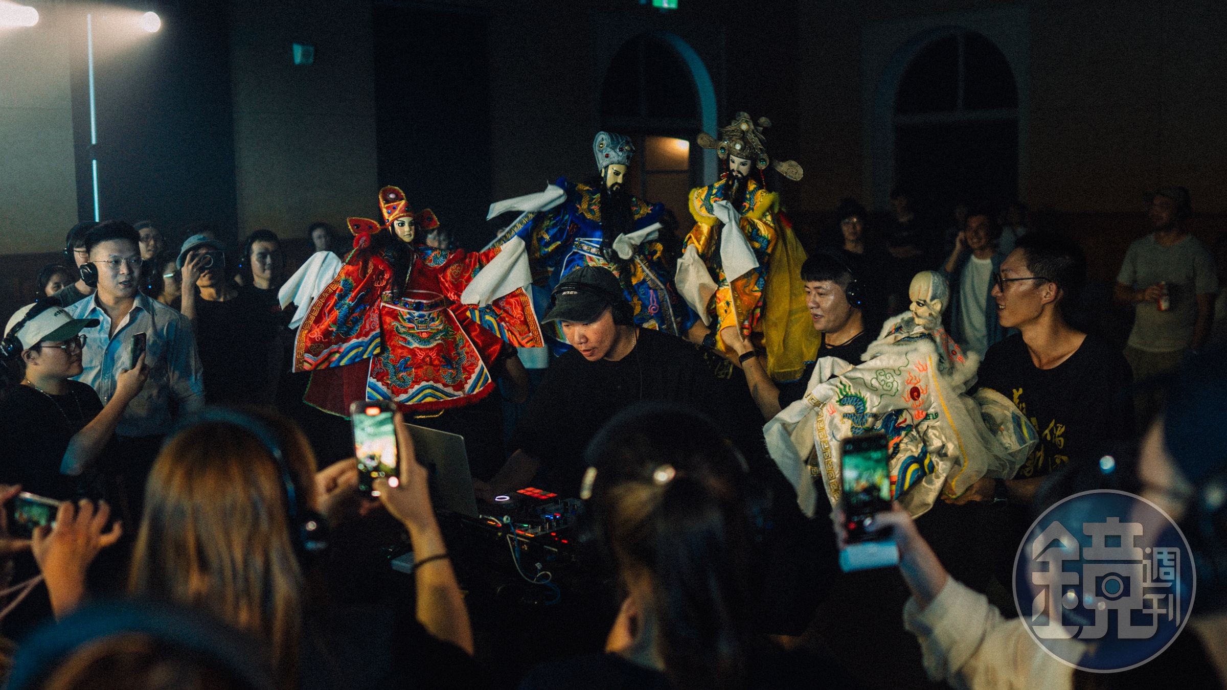 《福祿 Soul 臺語俱樂部》福祿壽三仙與 DJ Litro 一起演譯舊時代的臺語禁歌。(民生電氣提供)