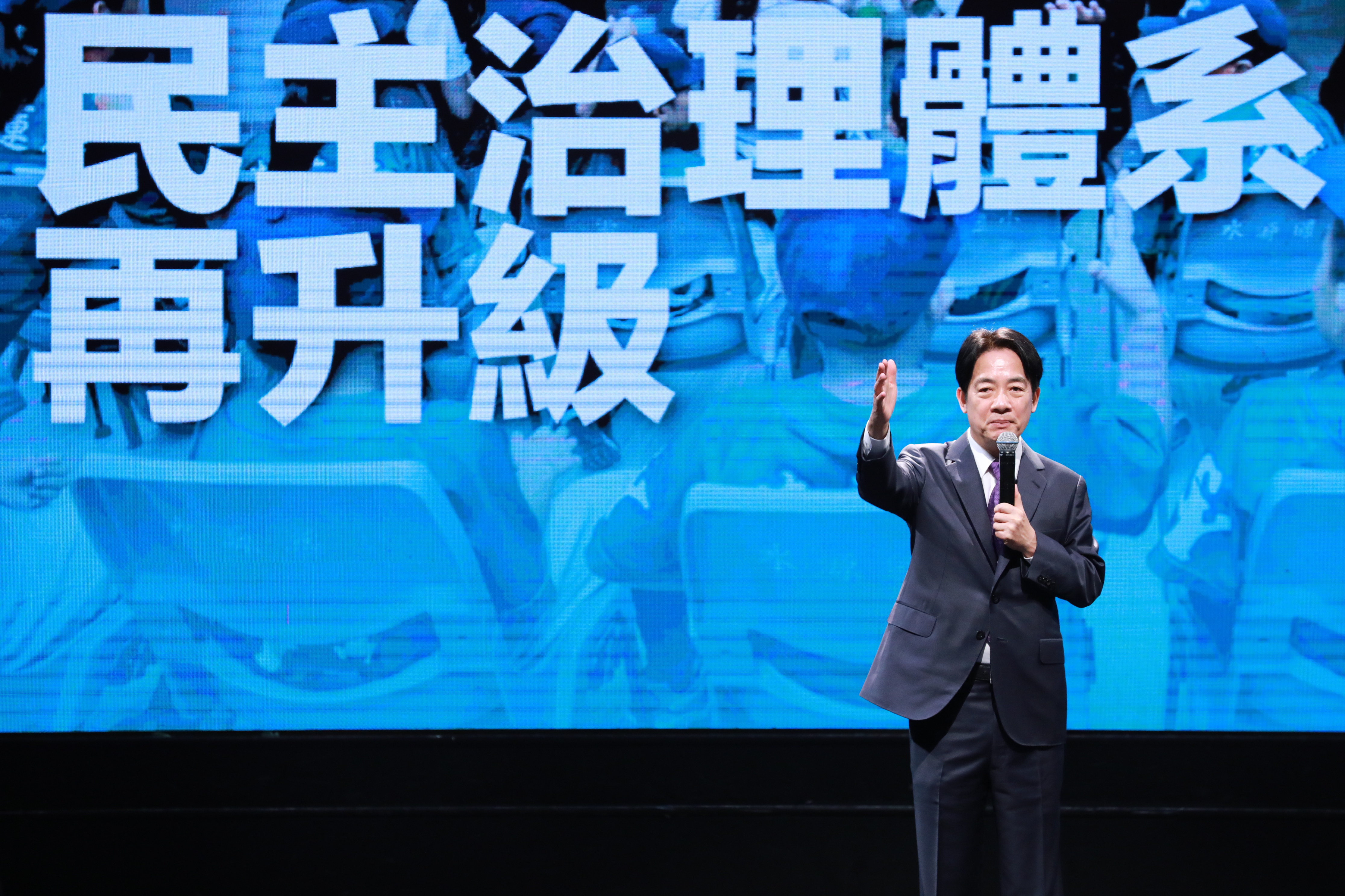 民進黨總統參選人賴清德位於新北市萬里的老家被控是違建，民進黨發言人出面澄清。