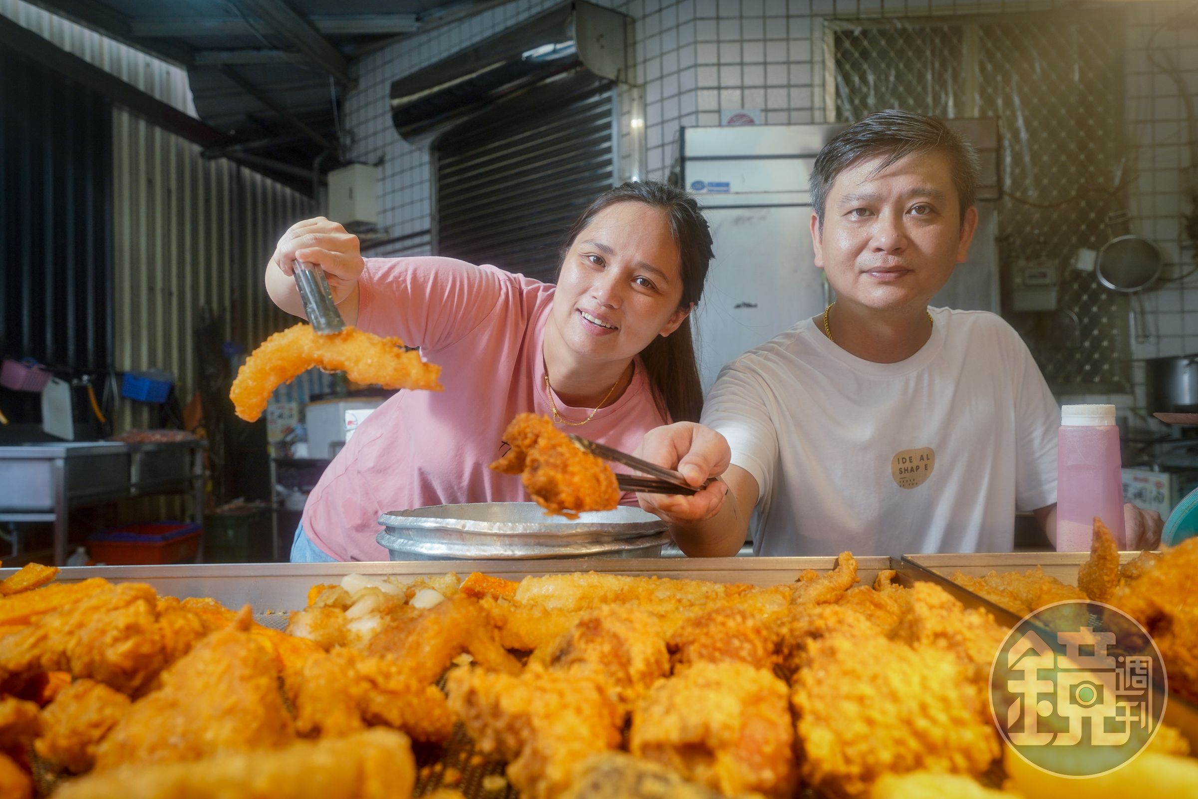 老闆游俊維（右）與太太王品懿（左）從流動夜市起家創業，如今已有6間店。