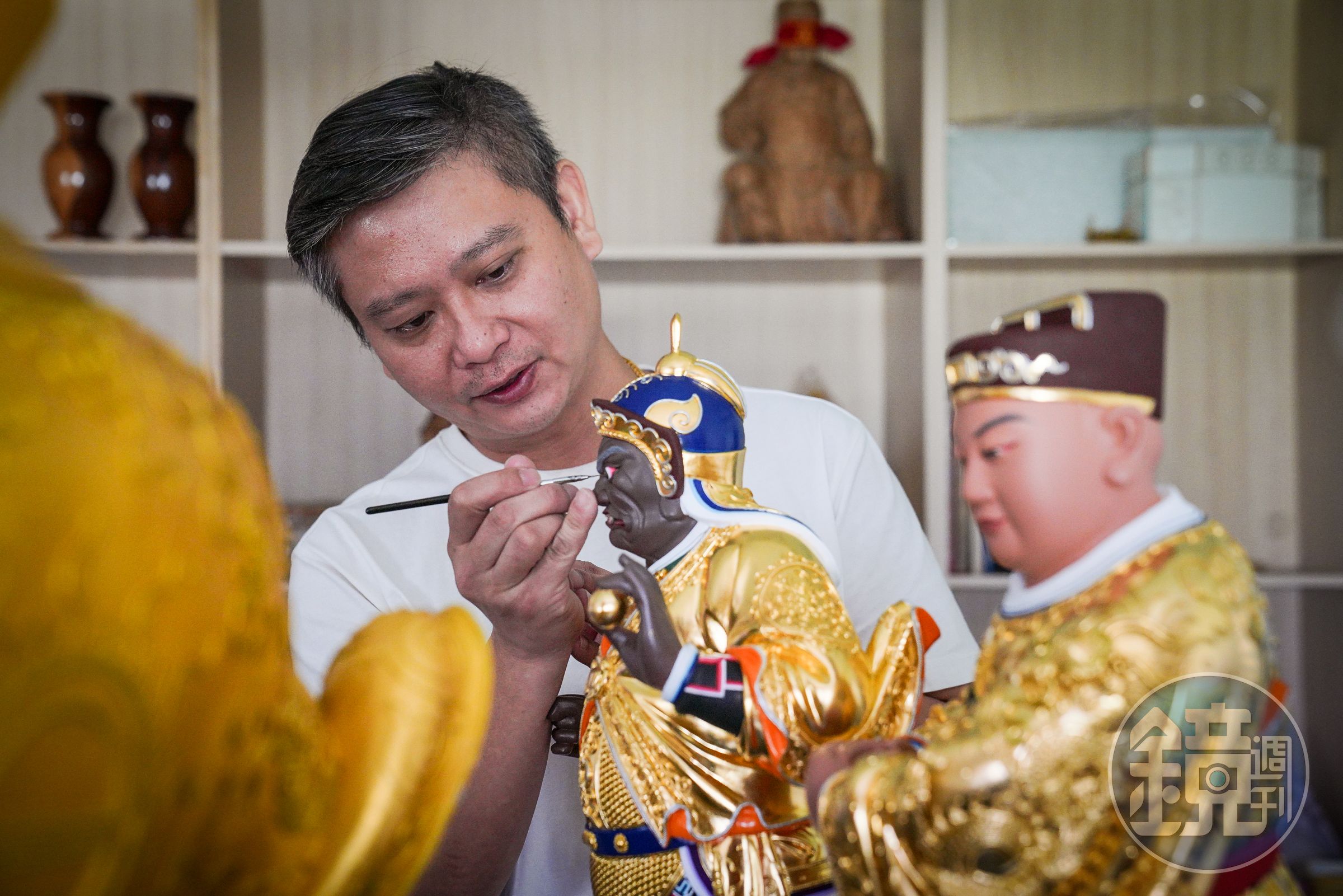 游俊維原為粧佛師，因此培養出超乎常人的耐心與細心。