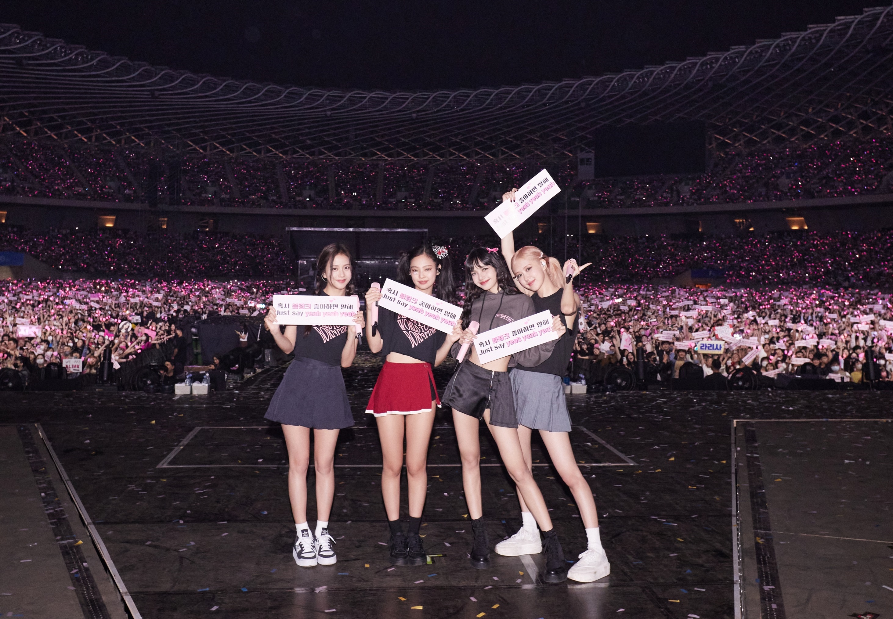 當初BLACKPINK（圖）赴高雄開唱，黃牛票炒價最高40萬元，而周嫌製作的搶票程式，僅需2至5秒就能搶到這類熱門演唱會門票。（翻攝自BLACKPINK官方推特）