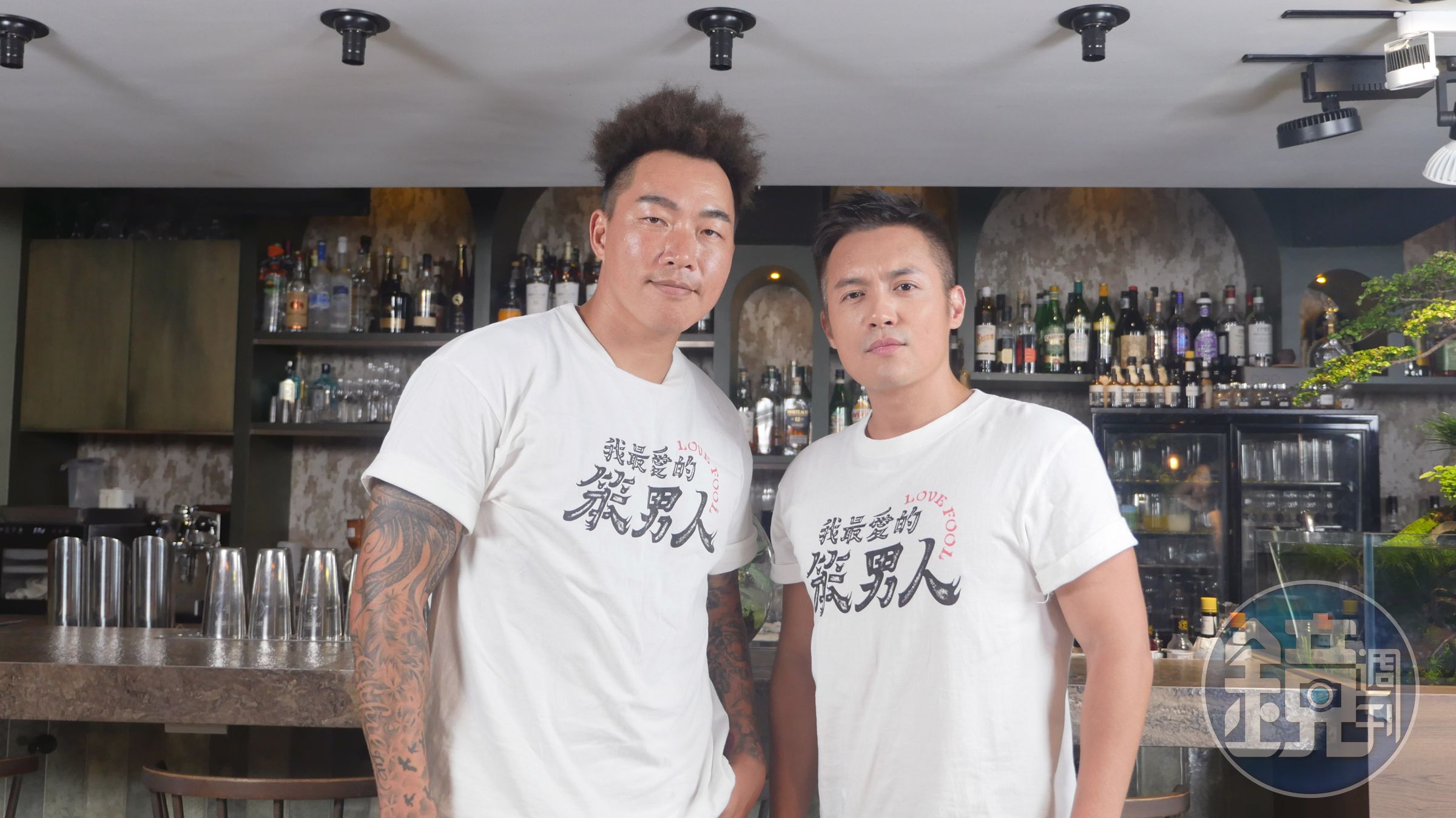 郭泓志、范逸臣上節目接受專訪。(MOMOTV提供)