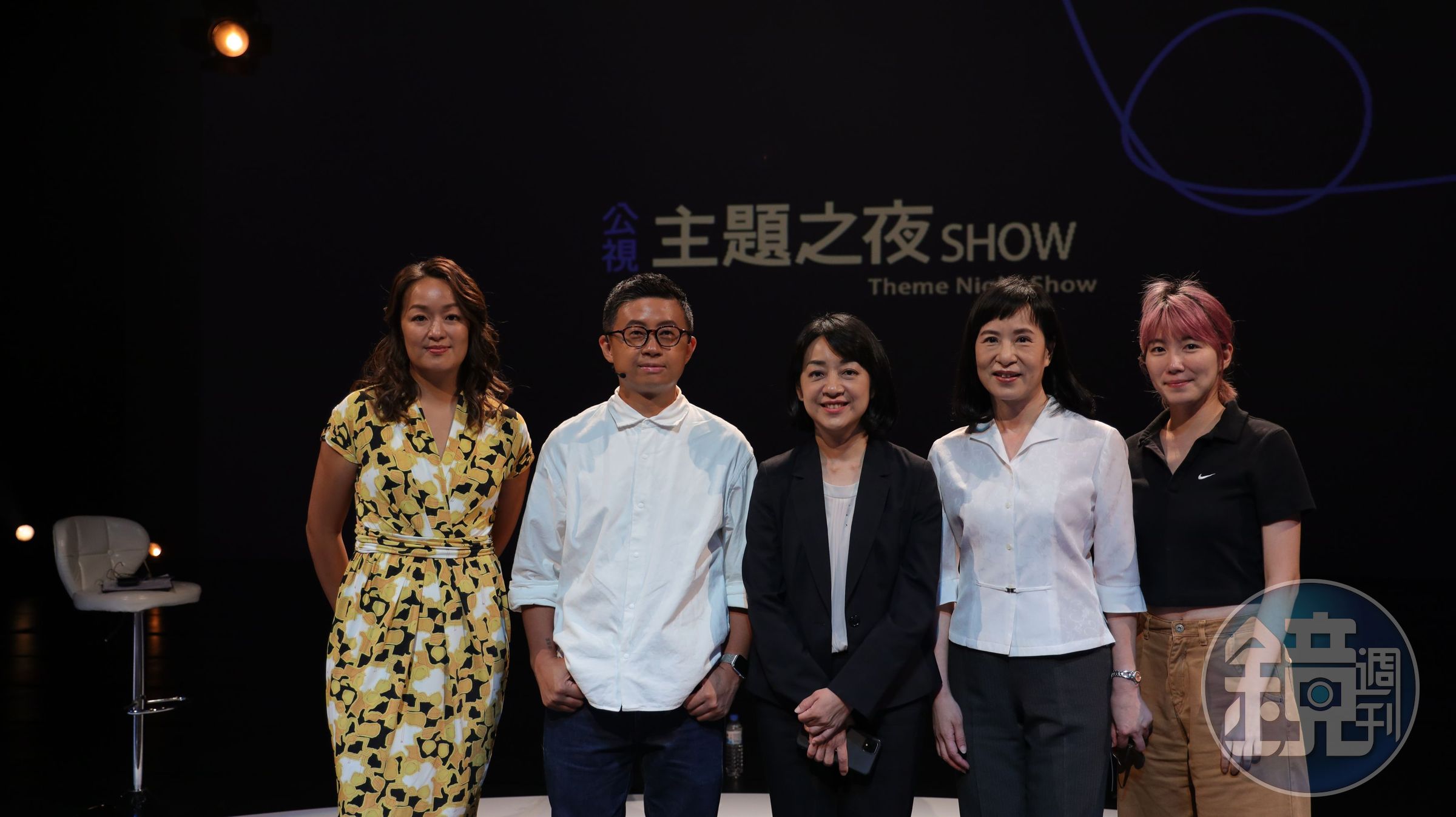 本週五《公視主題之夜SHOW》主題論壇由「百靈果News」凱莉(左起)、邱威傑(呱吉)主持,邀立法委員王婉諭、陸軍備役上校張玲玲,探討女性當兵議題。(公視提供)