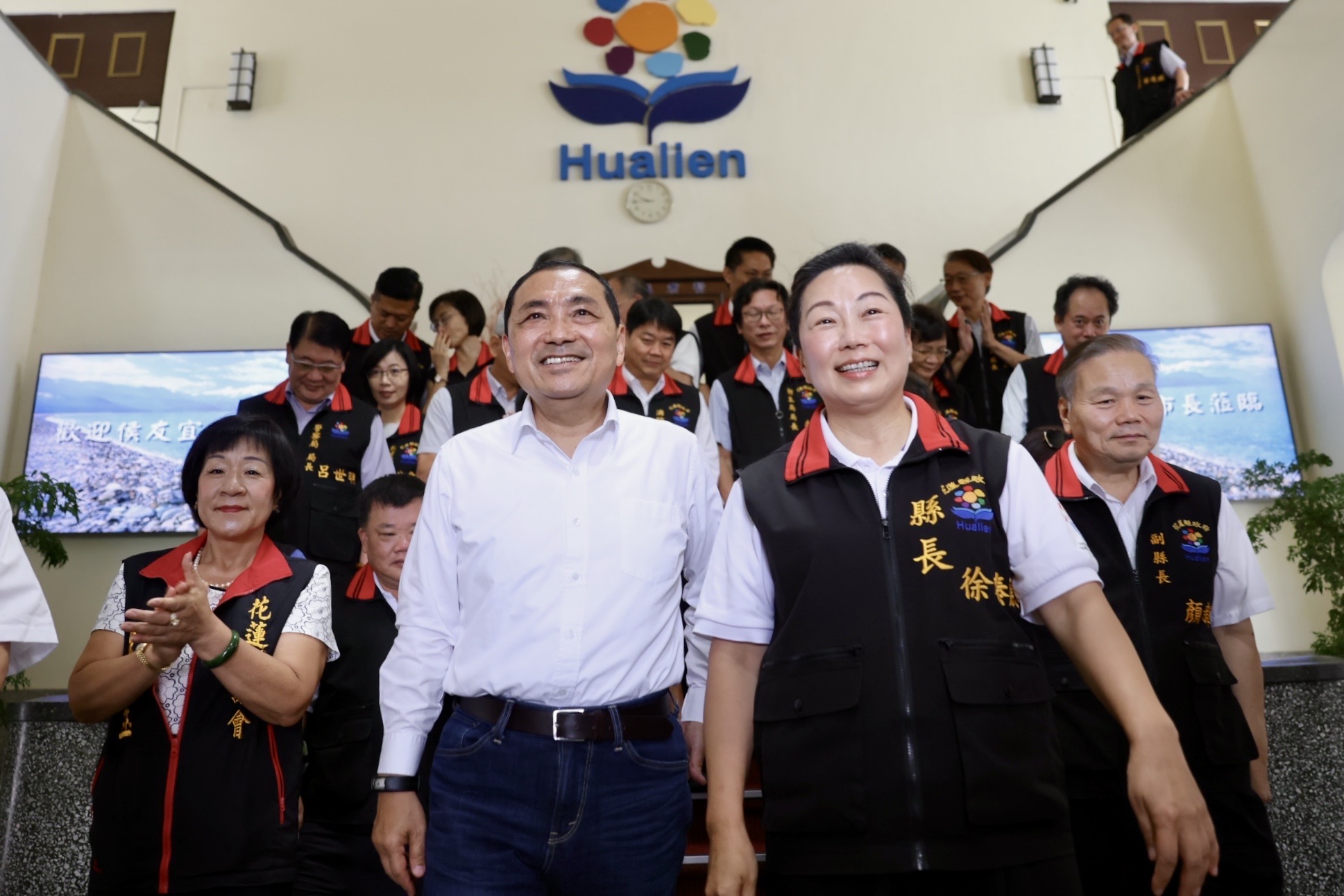 侯友宜上午與傅崐萁的妻子、花蓮縣長徐榛蔚,在縣府進行閉門會談後再前往議會、花蓮縣黨部拜會。(侯友宜團隊提供)