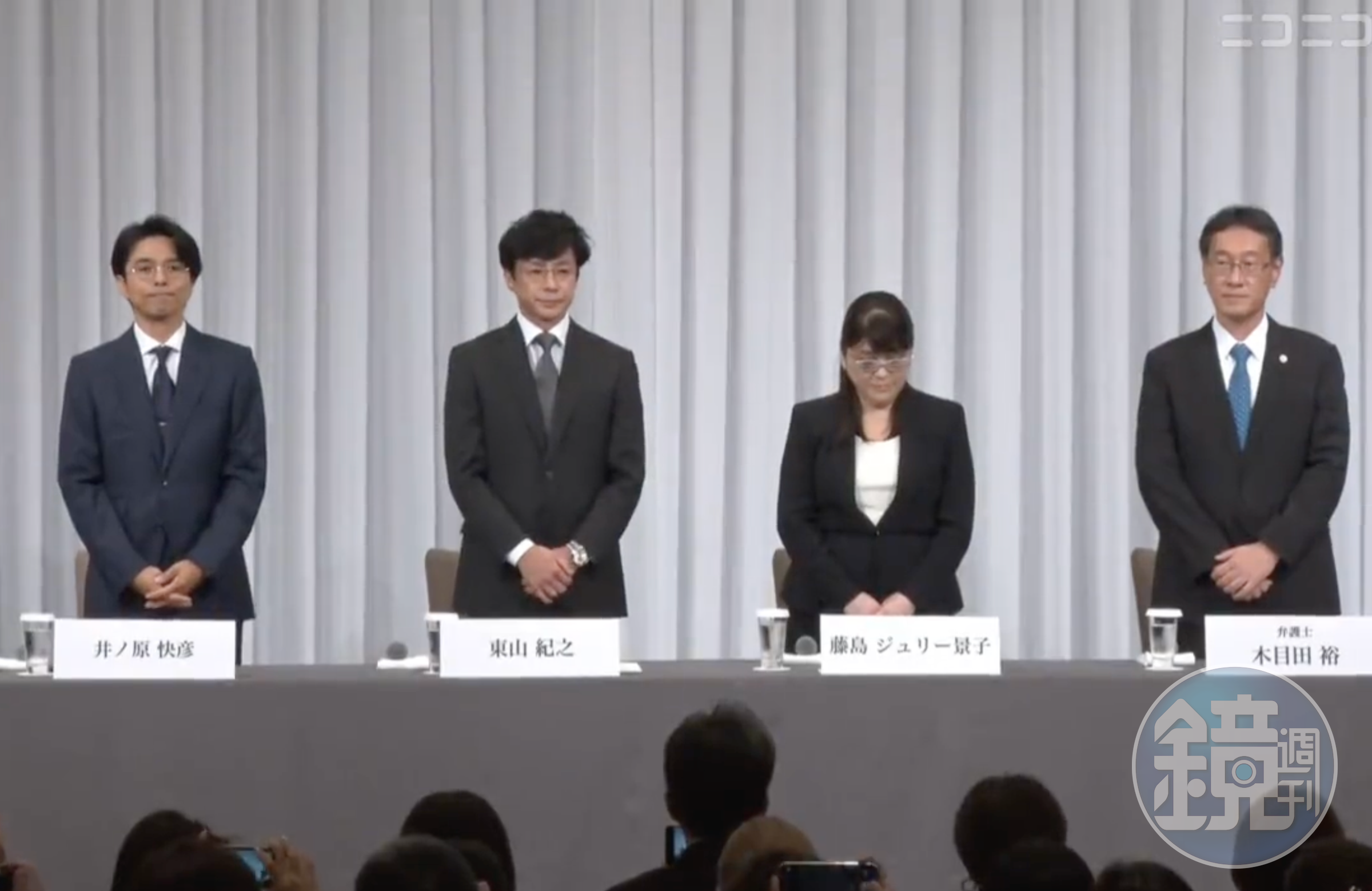 傑尼斯事務所前任社長藤島茱莉景子、新任社長東山紀之、井之原快彥以及顧問律師木目田裕一起出席記者會。(網路圖片)