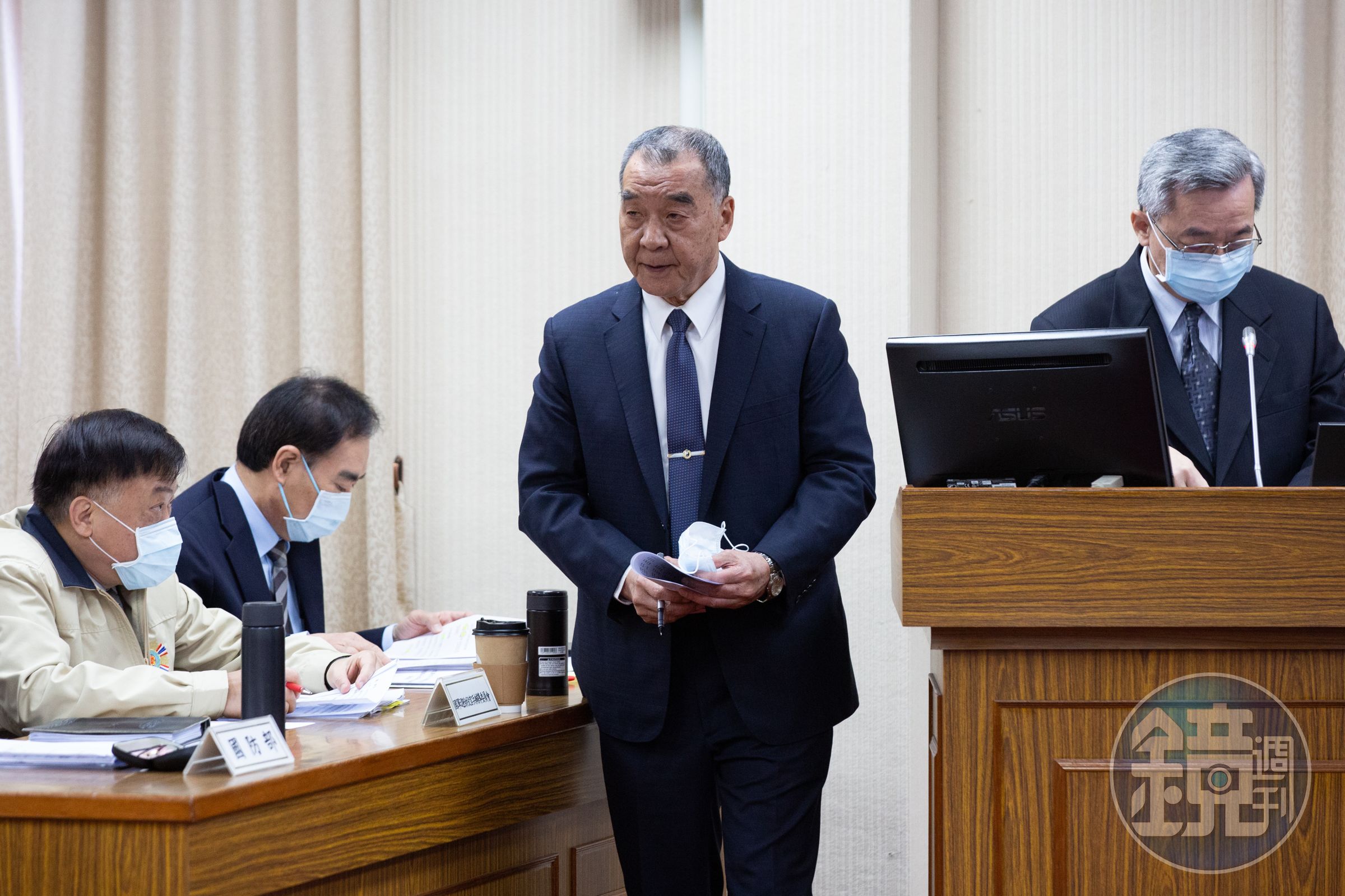 國防部長邱國正昨日針對高雄陸戰隊中尉輕生事件，親自向家屬致歉。（本刊資料照）