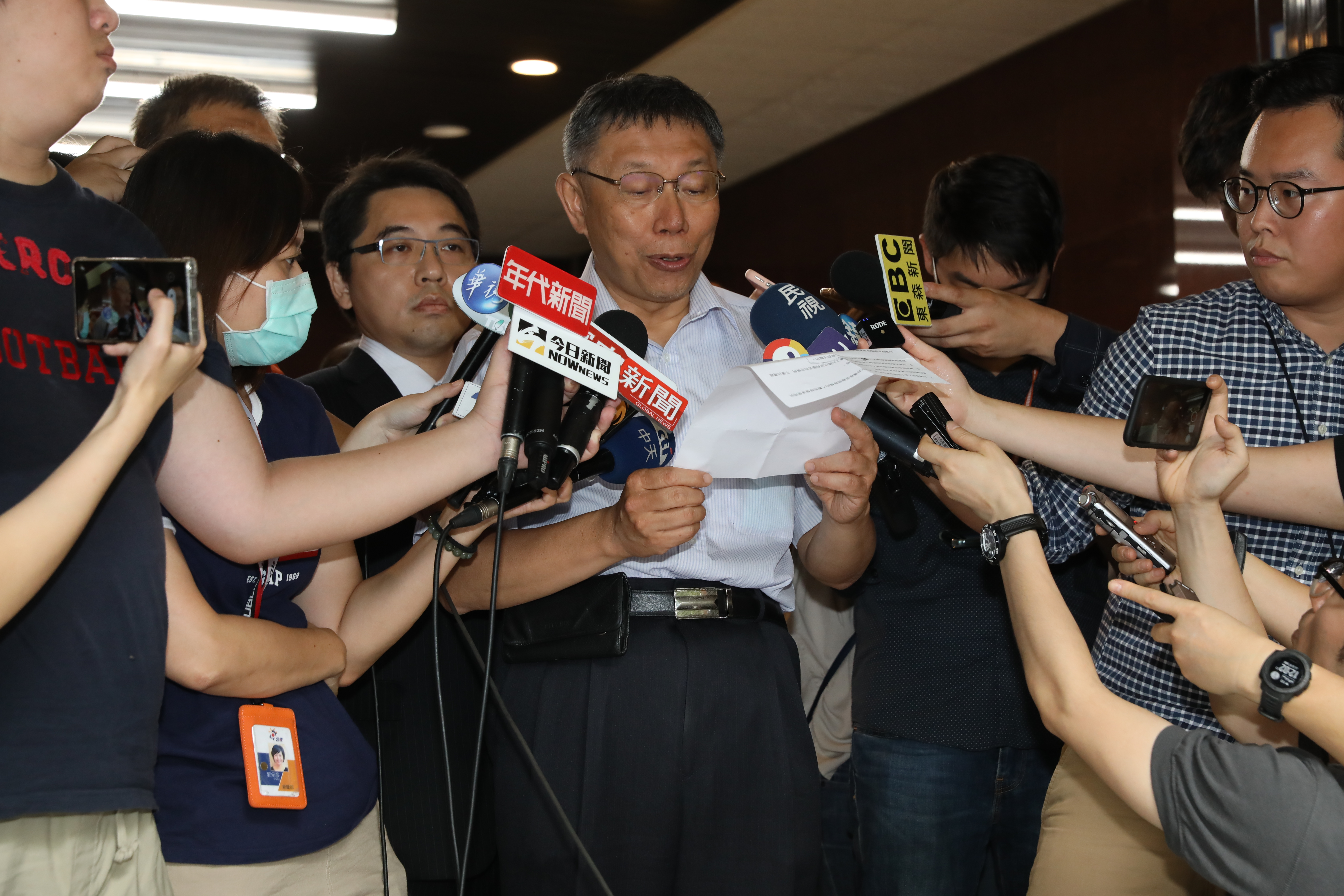 柯文哲提告葛特曼公然侮辱，遭檢方不起訴、駁回再議後，聲請交付裁判近日也遭駁回。（圖為2020年柯文哲提告）