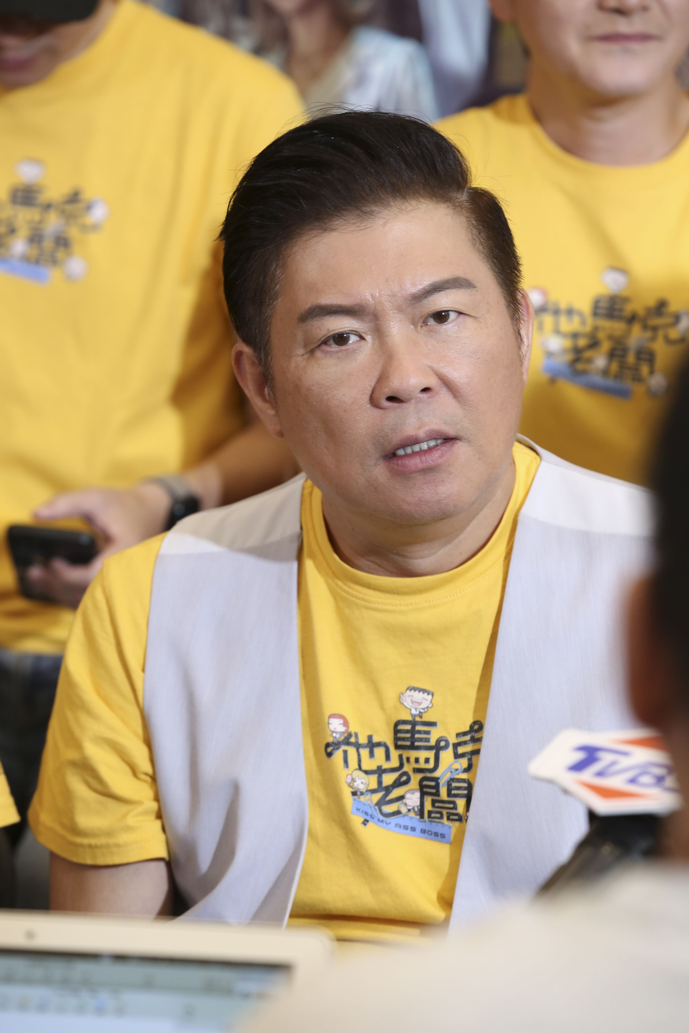 曾國城排除萬難抽出檔期來拍片,但對於老闆要禿頭這件事難以理解。