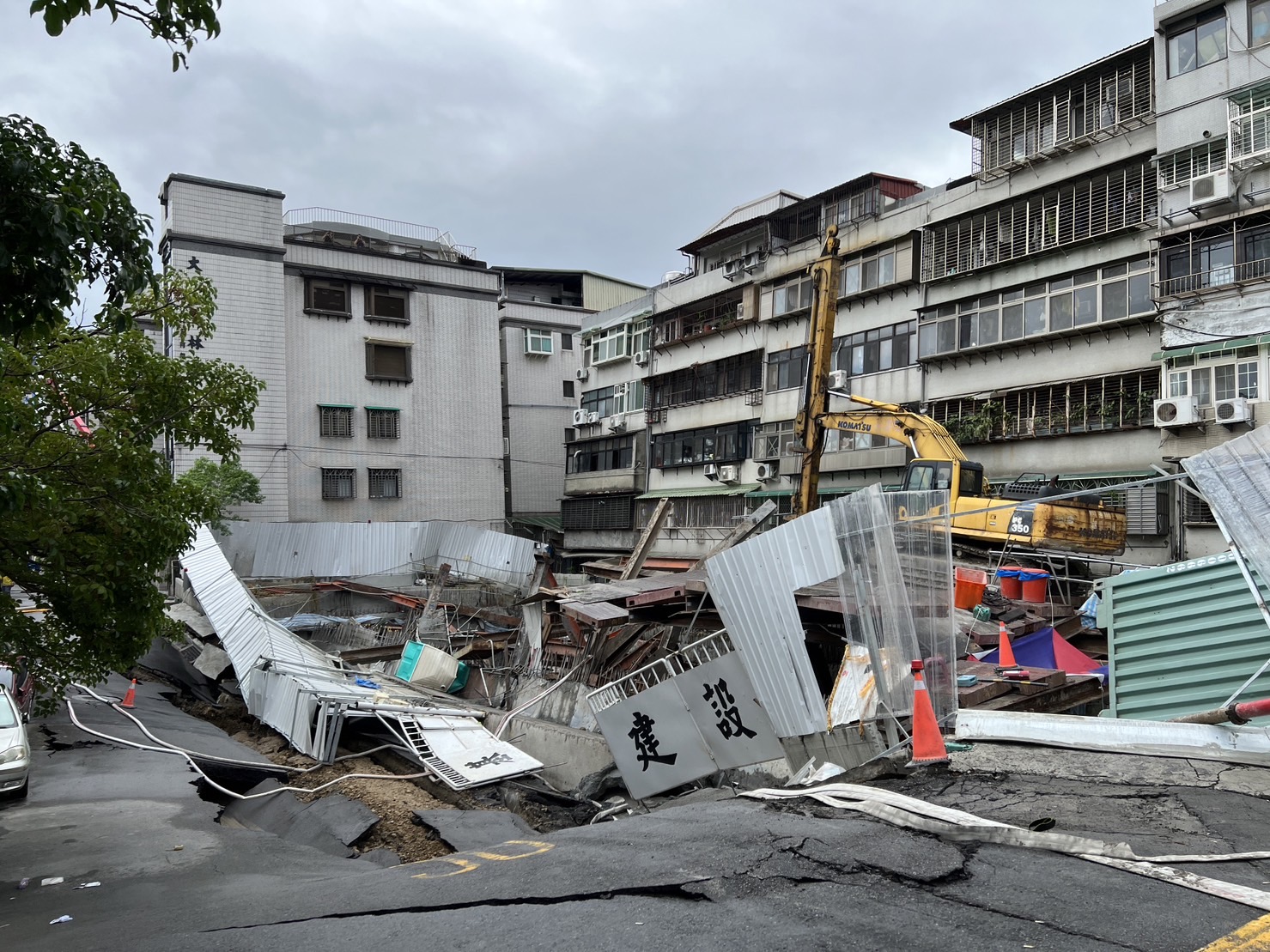 台北市中山區大直街94巷周邊發生6棟民宅龜裂傾斜，疑似因為建案開挖所導致。