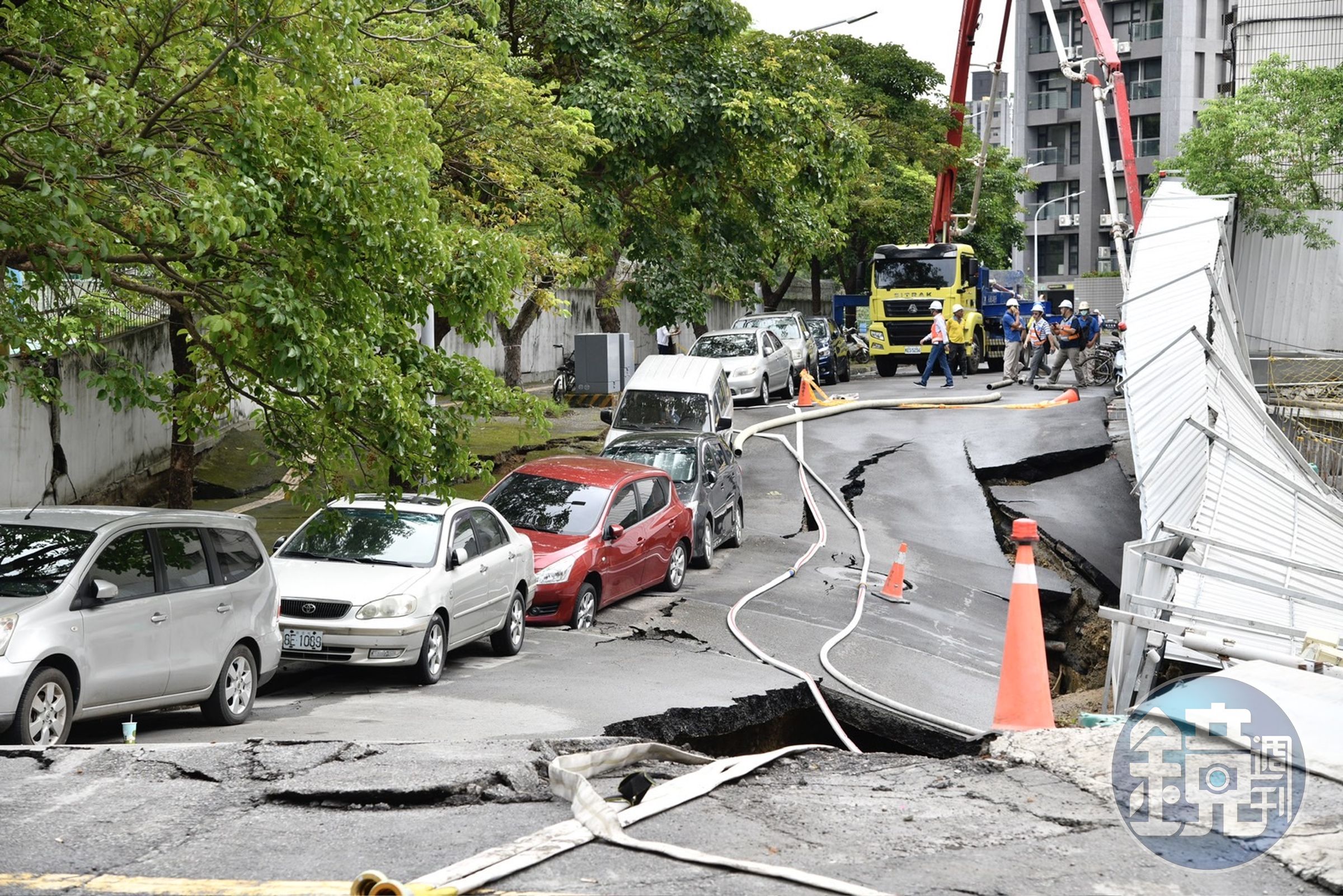 附近道路全部禢陷。