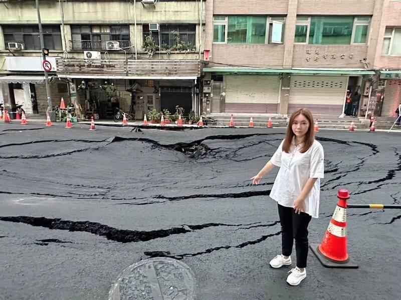 南京西路地陷。（台北市議員陳怡君提供）