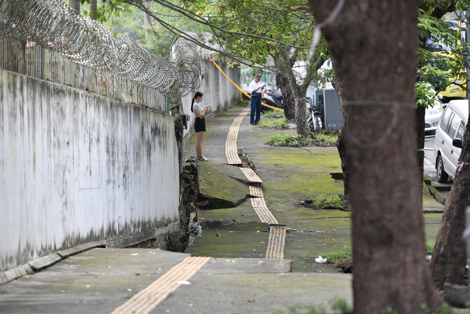大直街建案塌陷毀民宅，畫面怵目驚心。