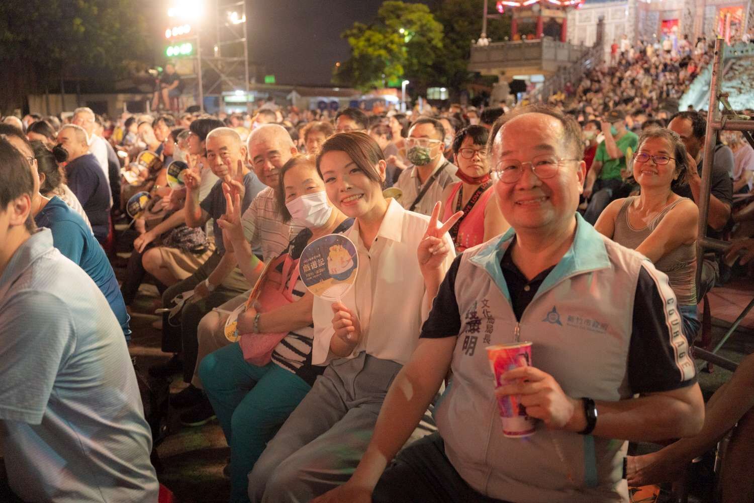 文化局長錢康明(右1)將在11日正式離職,他今天po文提到,「我做了一個夢,夢到我擋人財路」。(新竹市文化局提供)