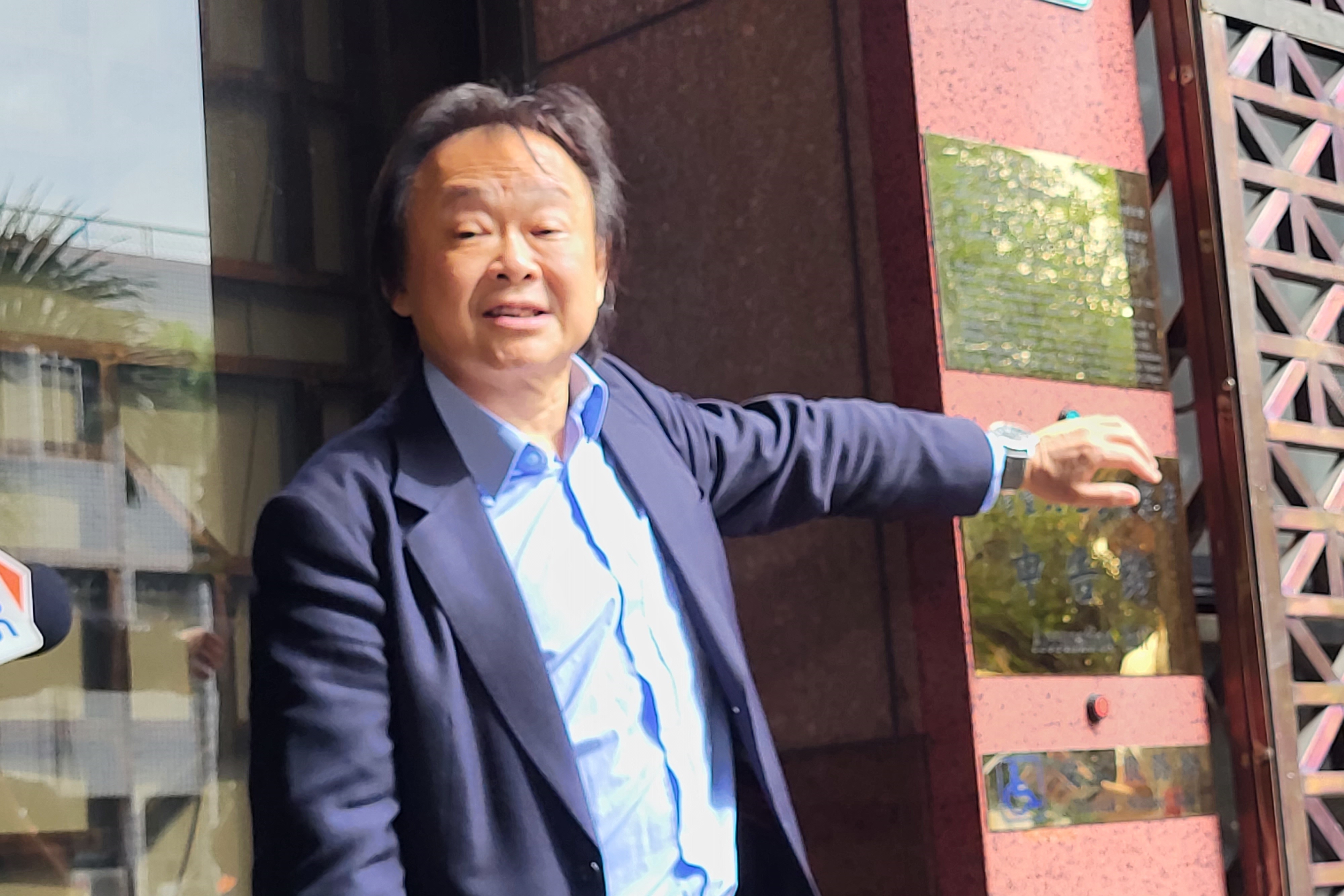 台北市議員王世堅與陳怡君今天下午先後到台北地檢署告發基泰建設涉及公共危險等罪嫌。