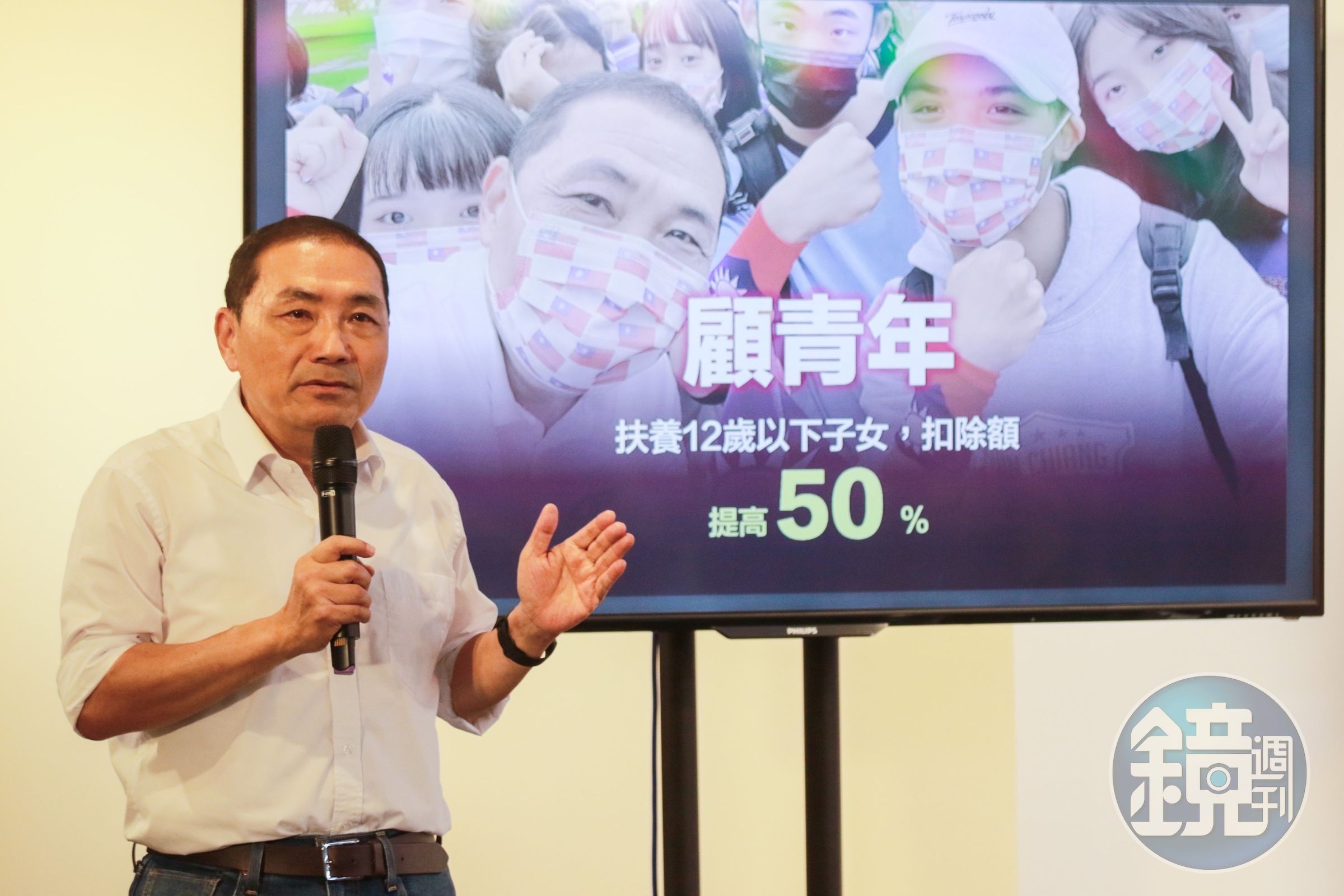 侯友宜召開記者會談政見,主張「政府挺企業,企業挺勞工」與「輕賦稅、顧青年、保勞工」。(侯友宜團隊提供)