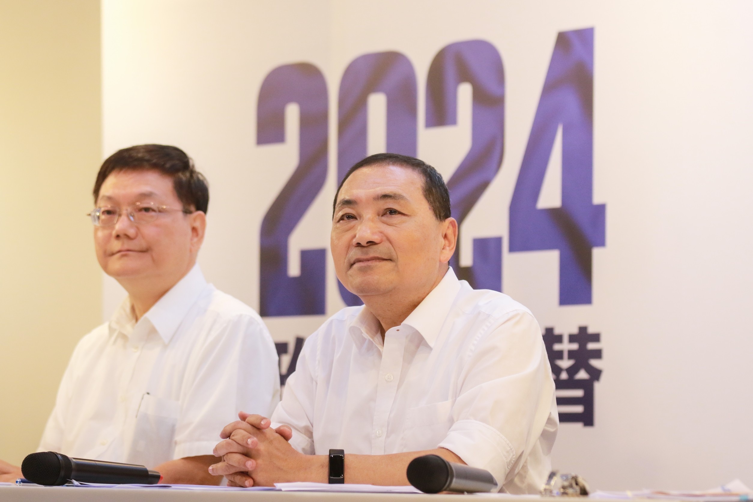 侯友宜召開記者會談政見，主張「政府挺企業，企業挺勞工」與「輕賦稅、顧青年、保勞工」。（侯友宜團隊提供）