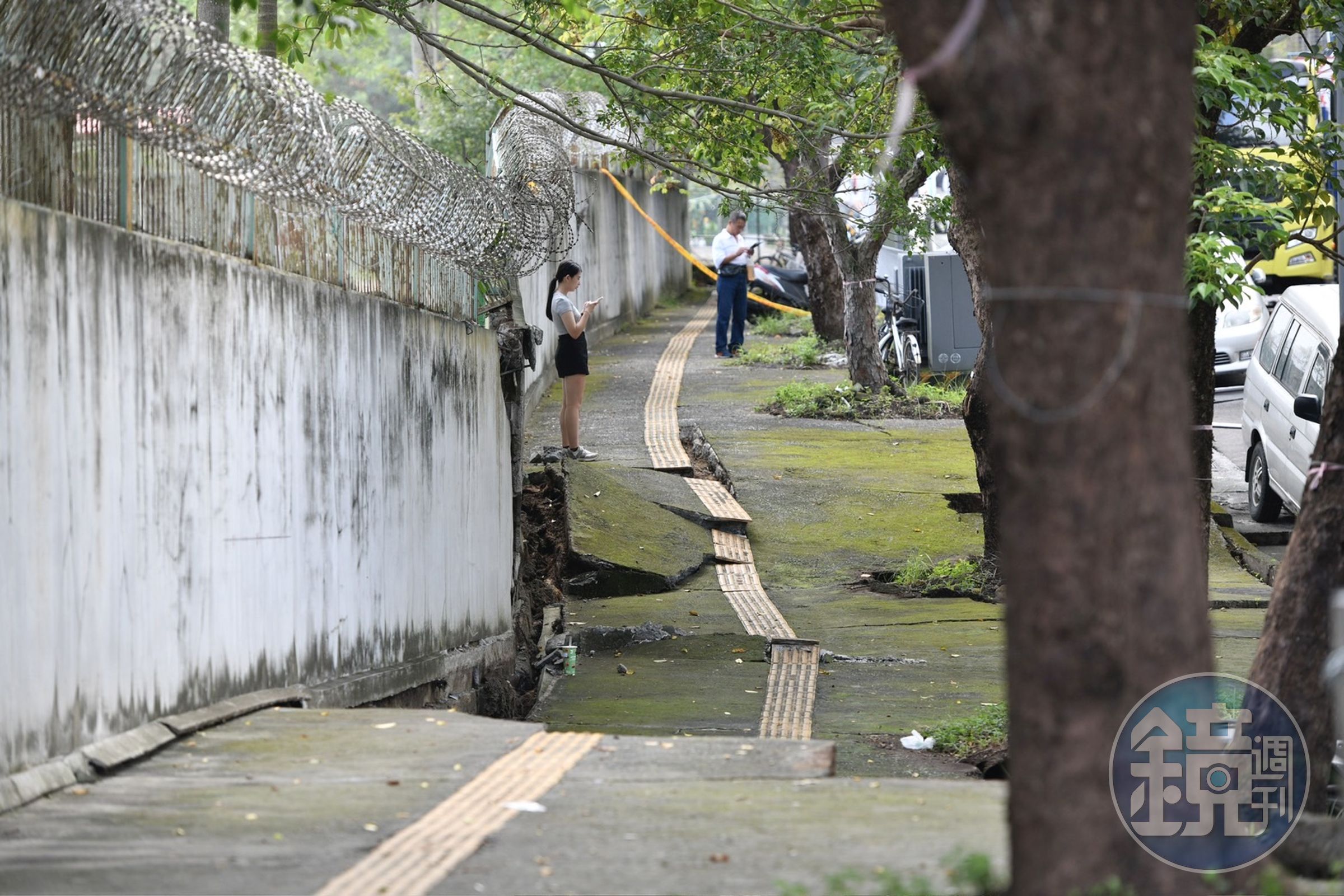 北市中山區大直街附近的工地疑似施工不慎，導致周遭街道及民宅出現龜裂下陷情況。
