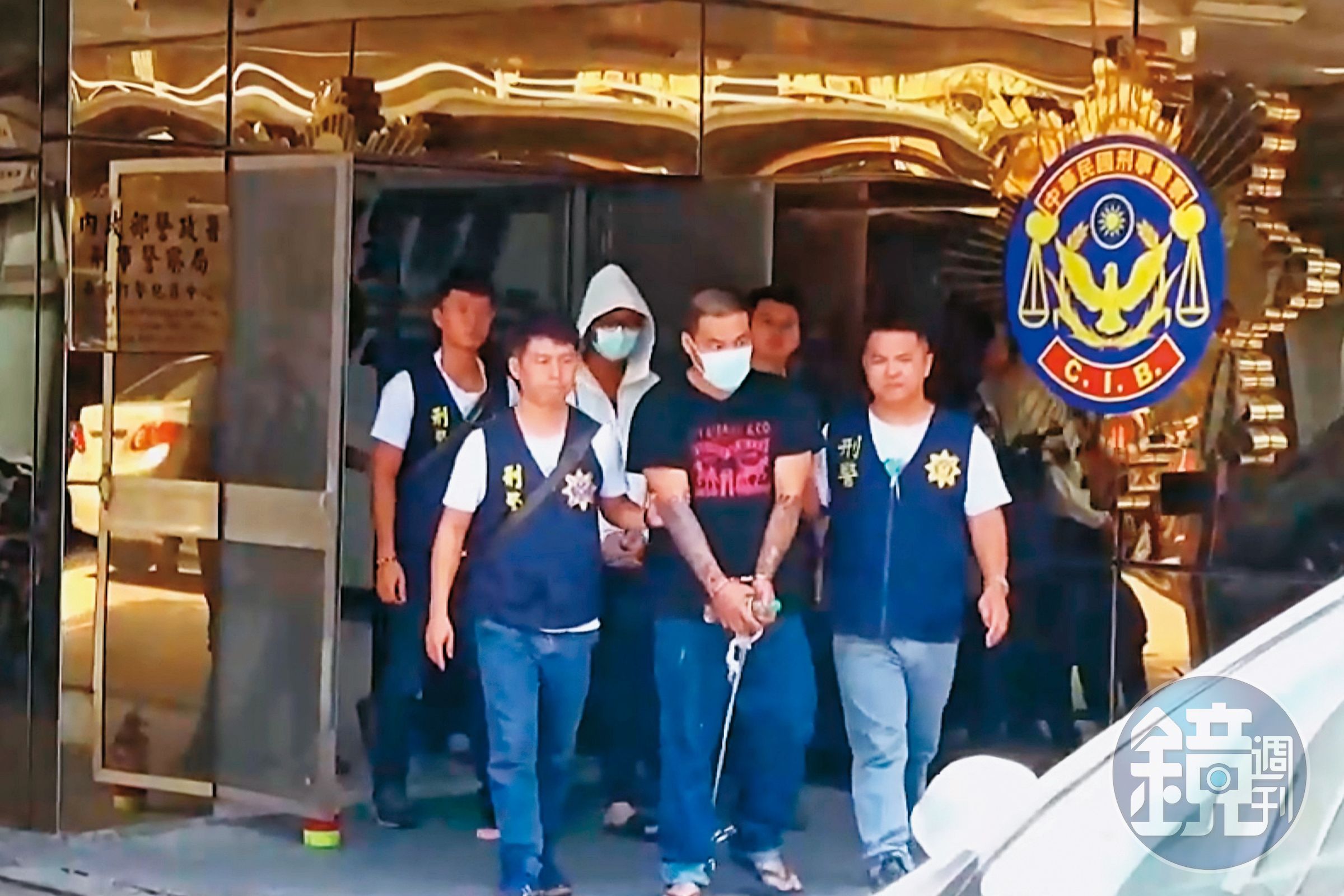 警方循線追查，逮捕行凶的丘姓男子一夥人。（東森新聞提供）