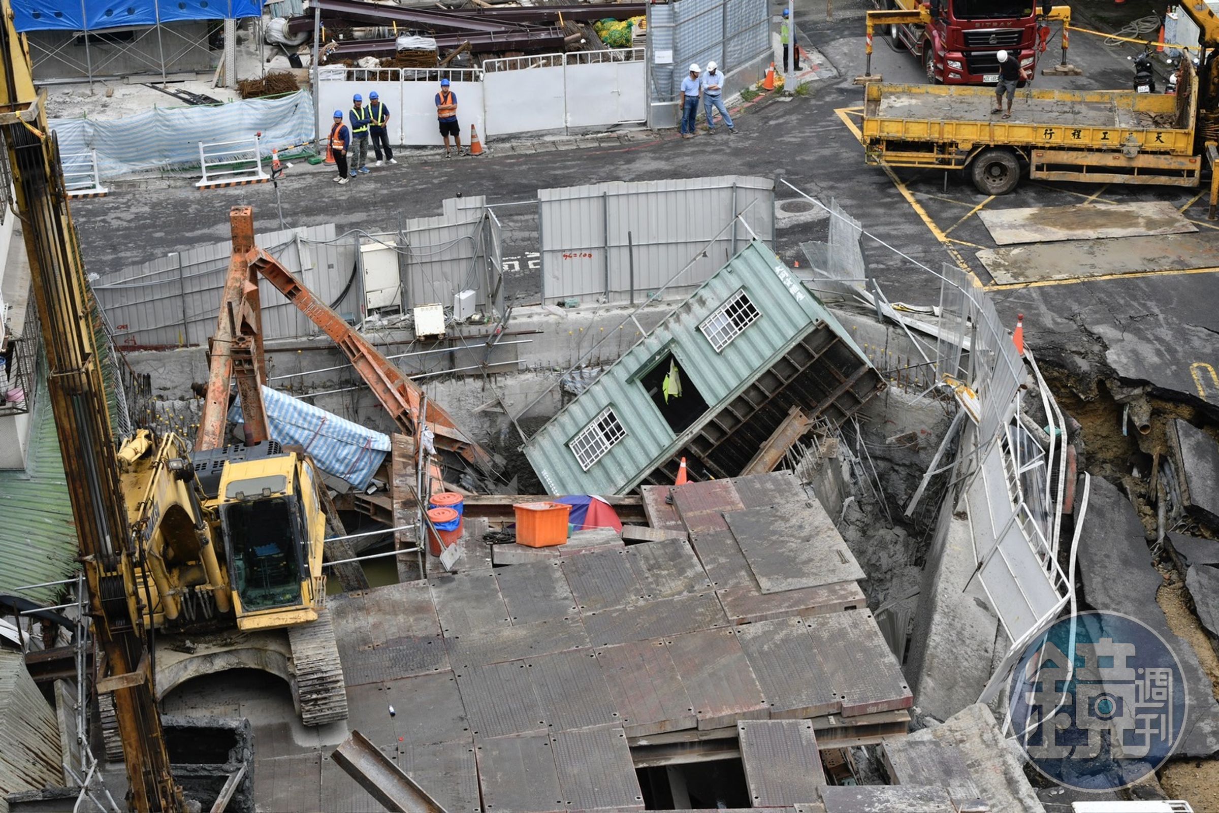 北市規定地下層開挖12公尺須審查結構，不過基泰以開挖11.95公尺的方式避開審查。