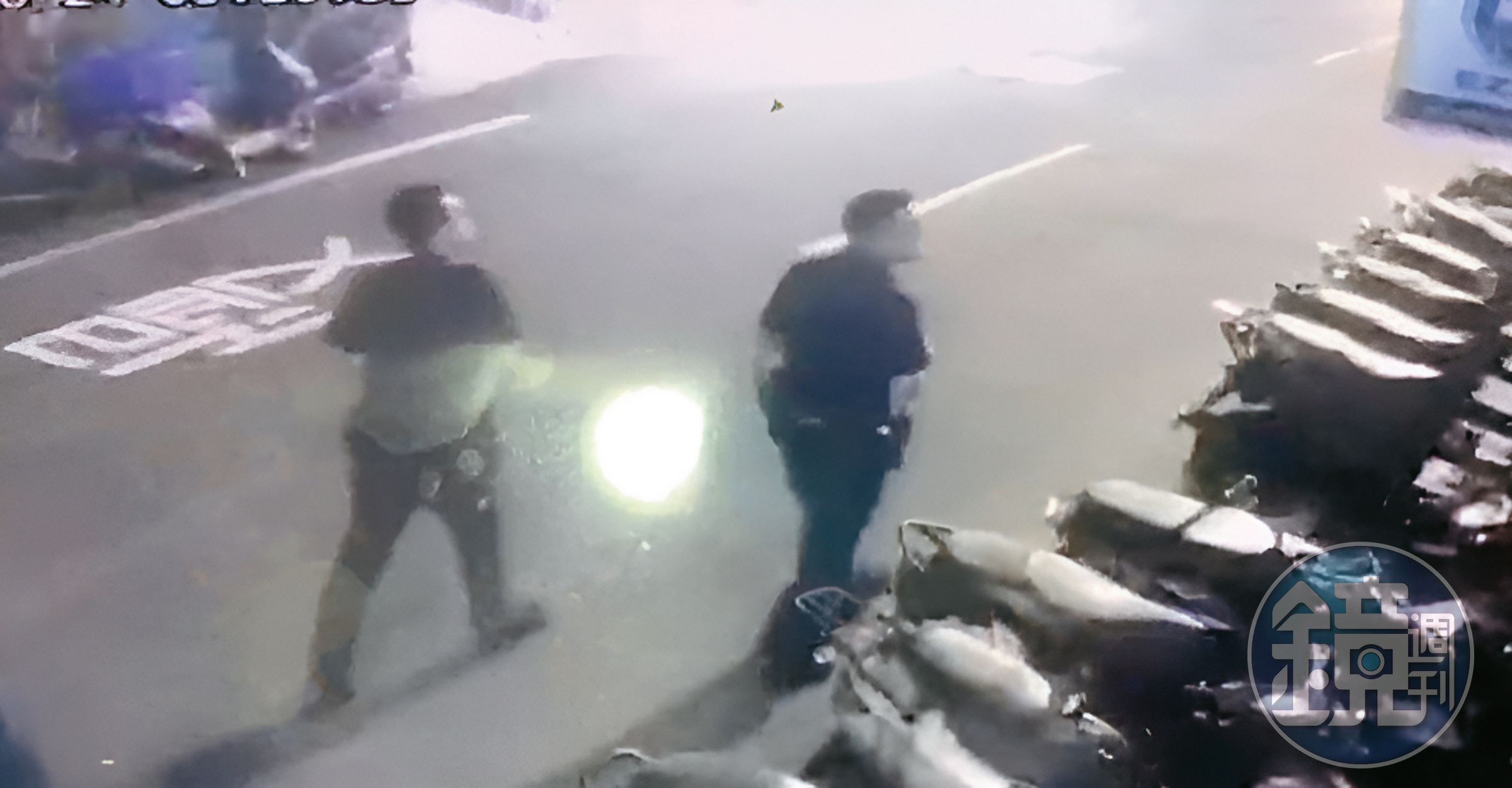 警方獲報淡水民宅有打鬥聲,立即派員察看。(翻攝畫面)